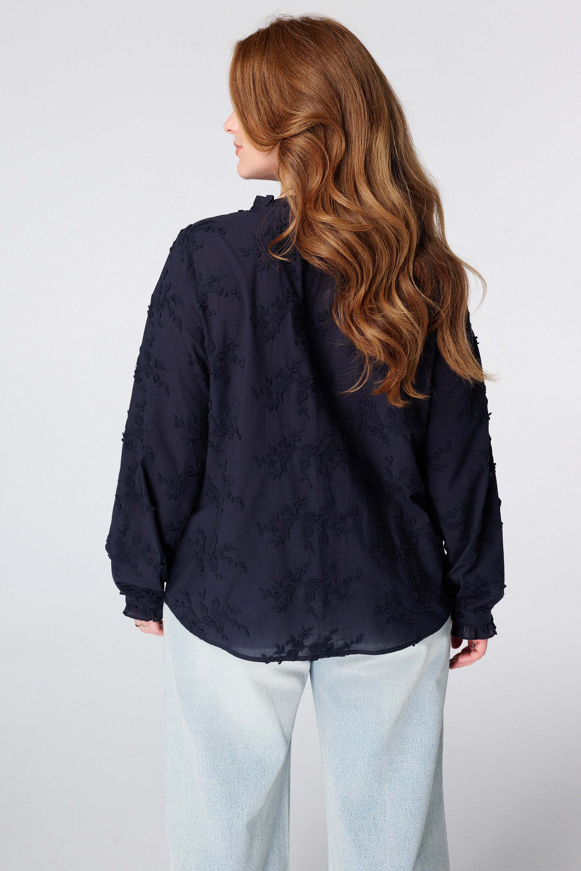 Bluse mit Stickerei image number 3