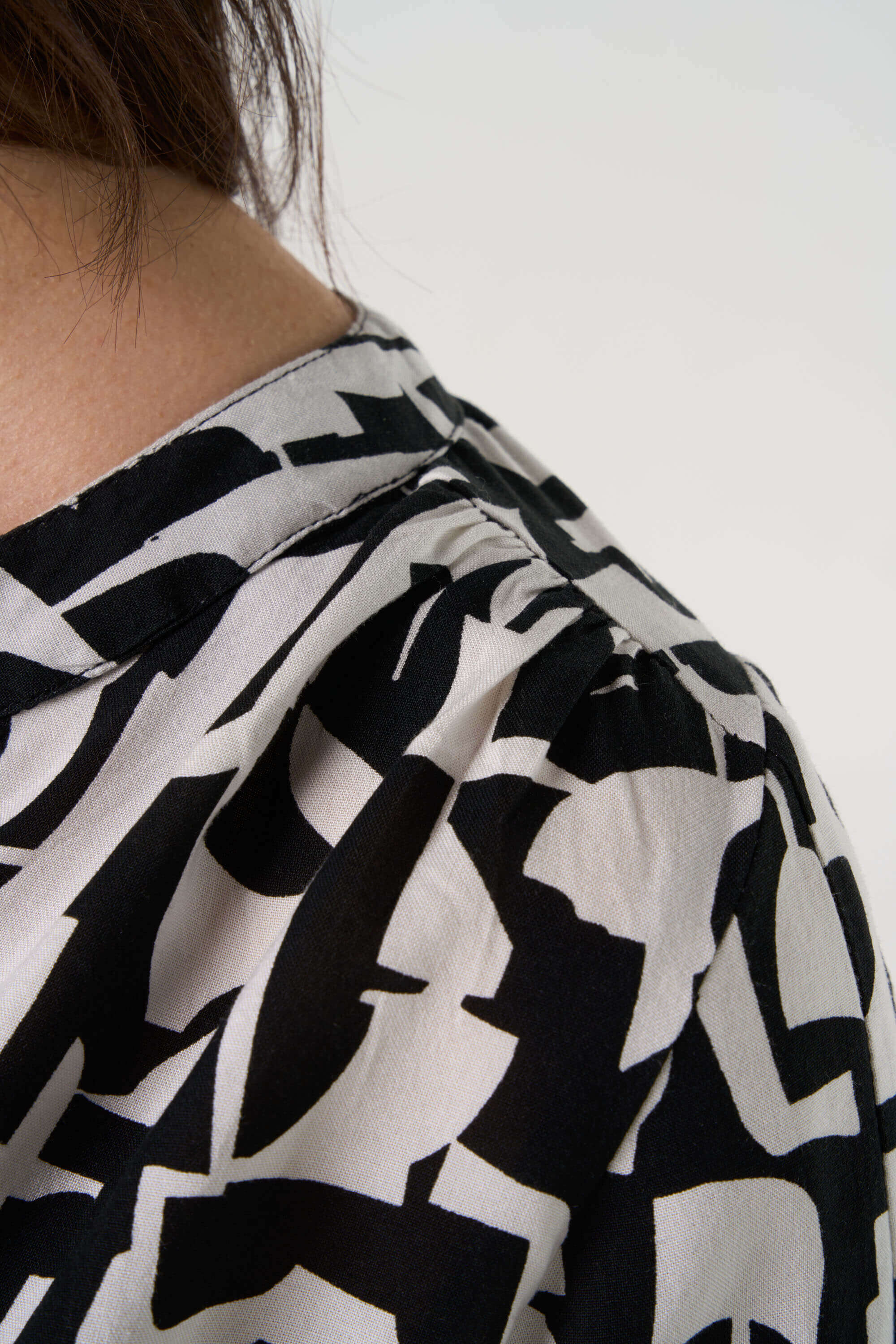 Bluse mit Grafik-Print image number 5