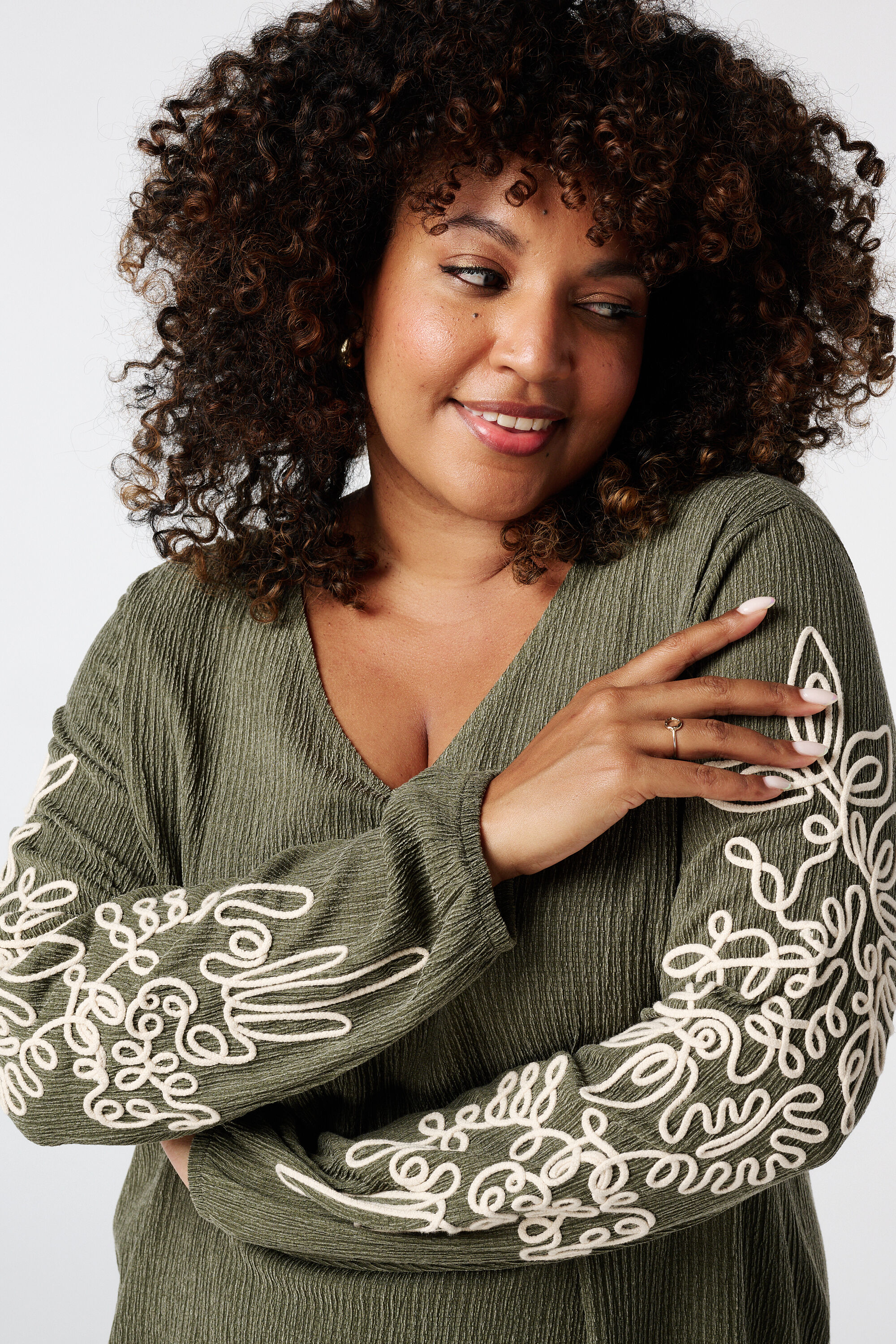 Kleid mit Verzierungen image number 4