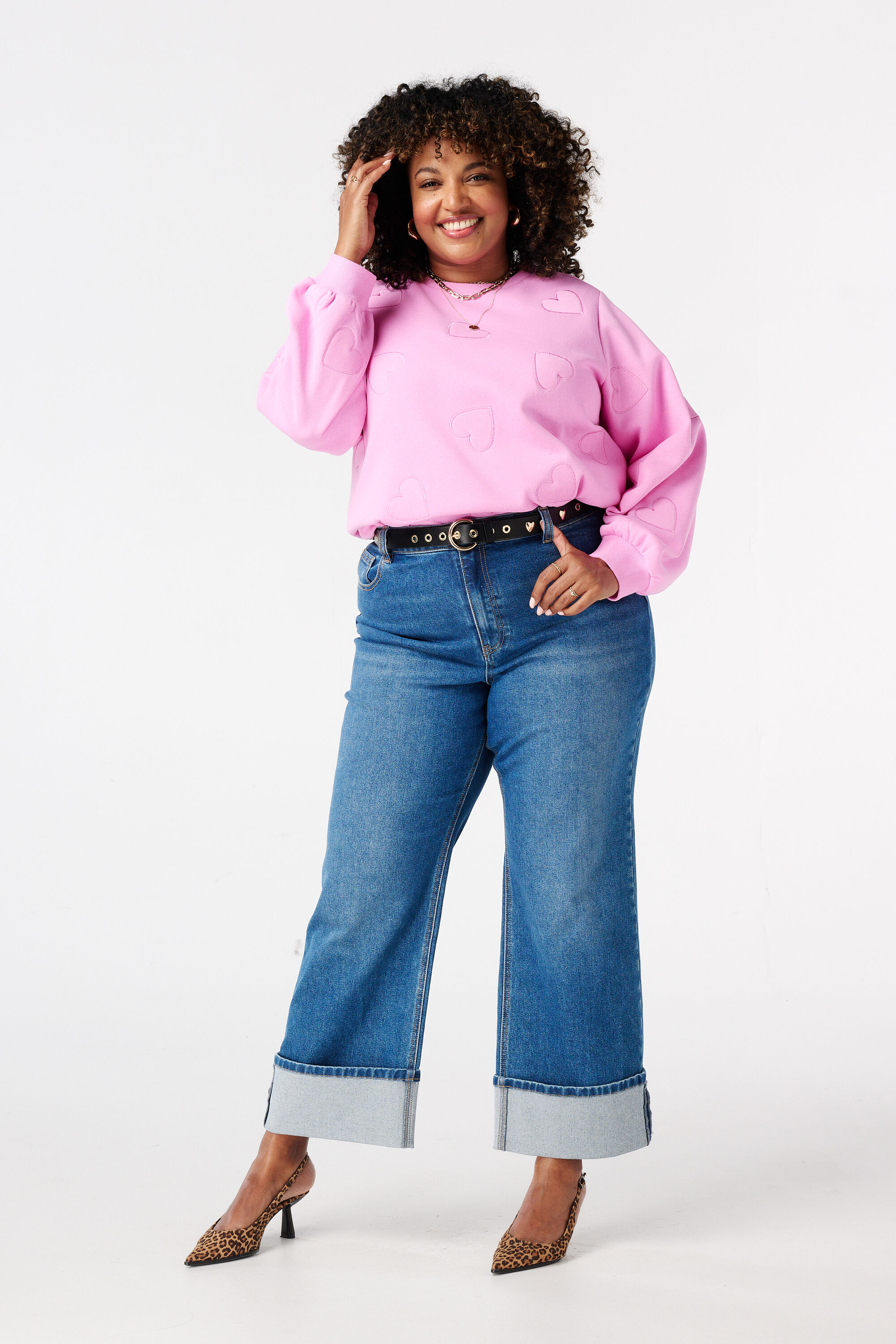 Sweatshirt mit gestickten Herzen image number 5