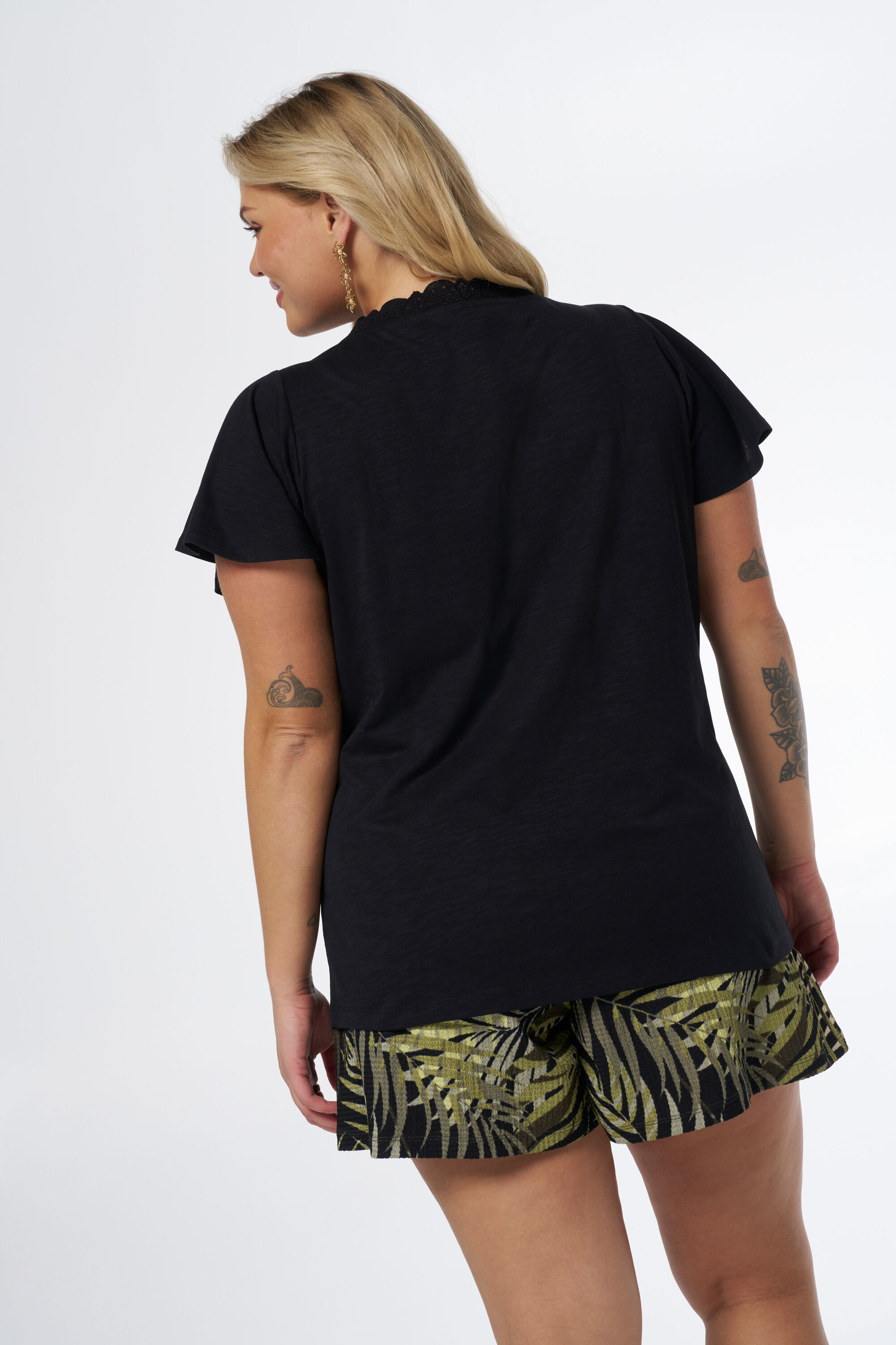 Top mit Stickereien image number 3