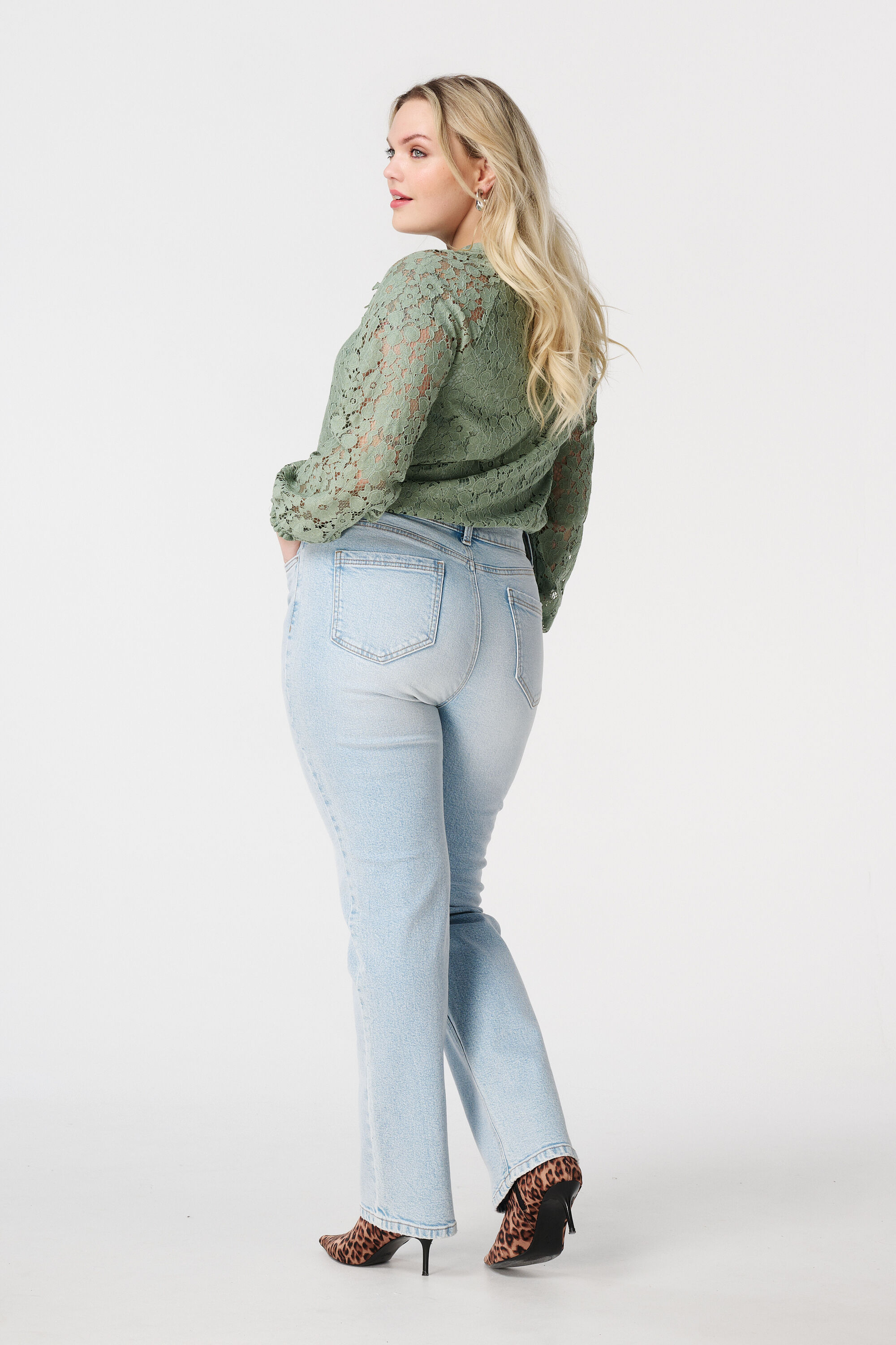 Weite Straight-Leg-Jeans  image number 3