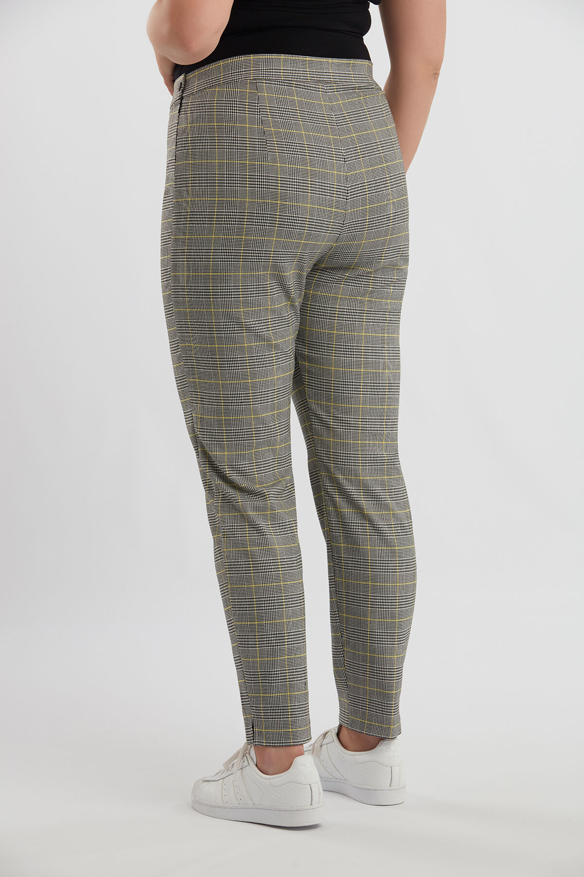 Karierte Hose mit Rei&szlig;verschluss image number 3