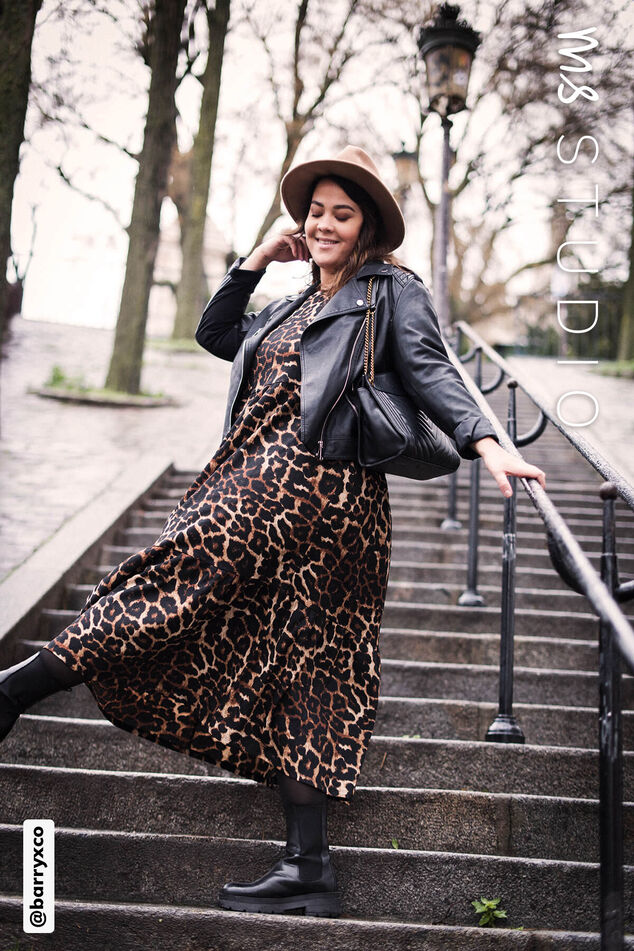 Langes weites Kleid mit Print  image number 0