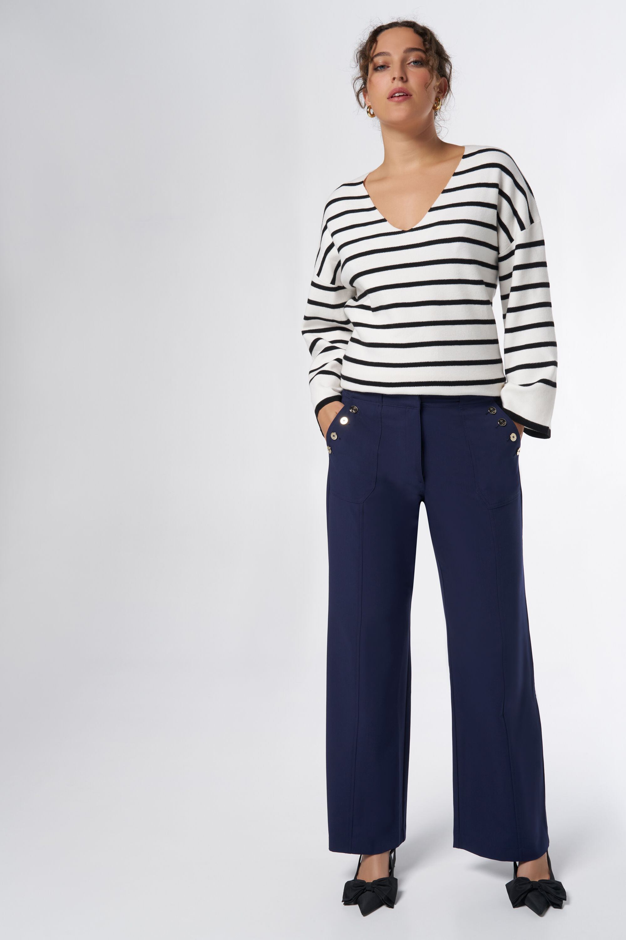 Hose mit weitem Bein und Zierkn&ouml;pfen  image number 6