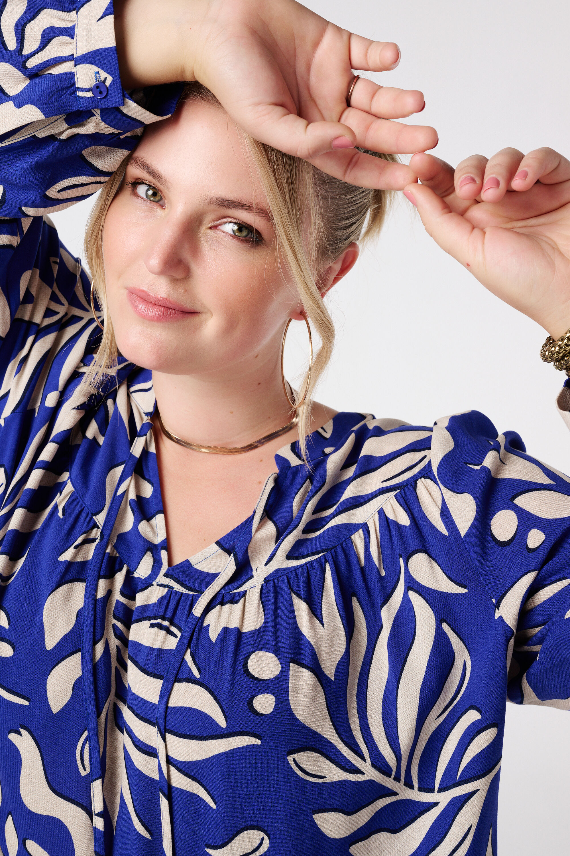 Bluse mit Print und Spulen image number 4