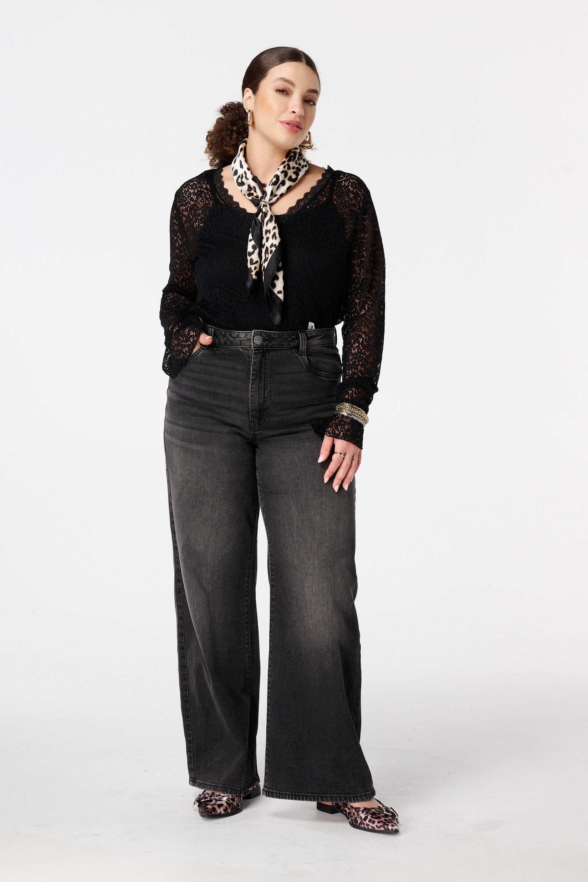 Spitzenoberteil mit Trompeten&auml;rmeln image number 5