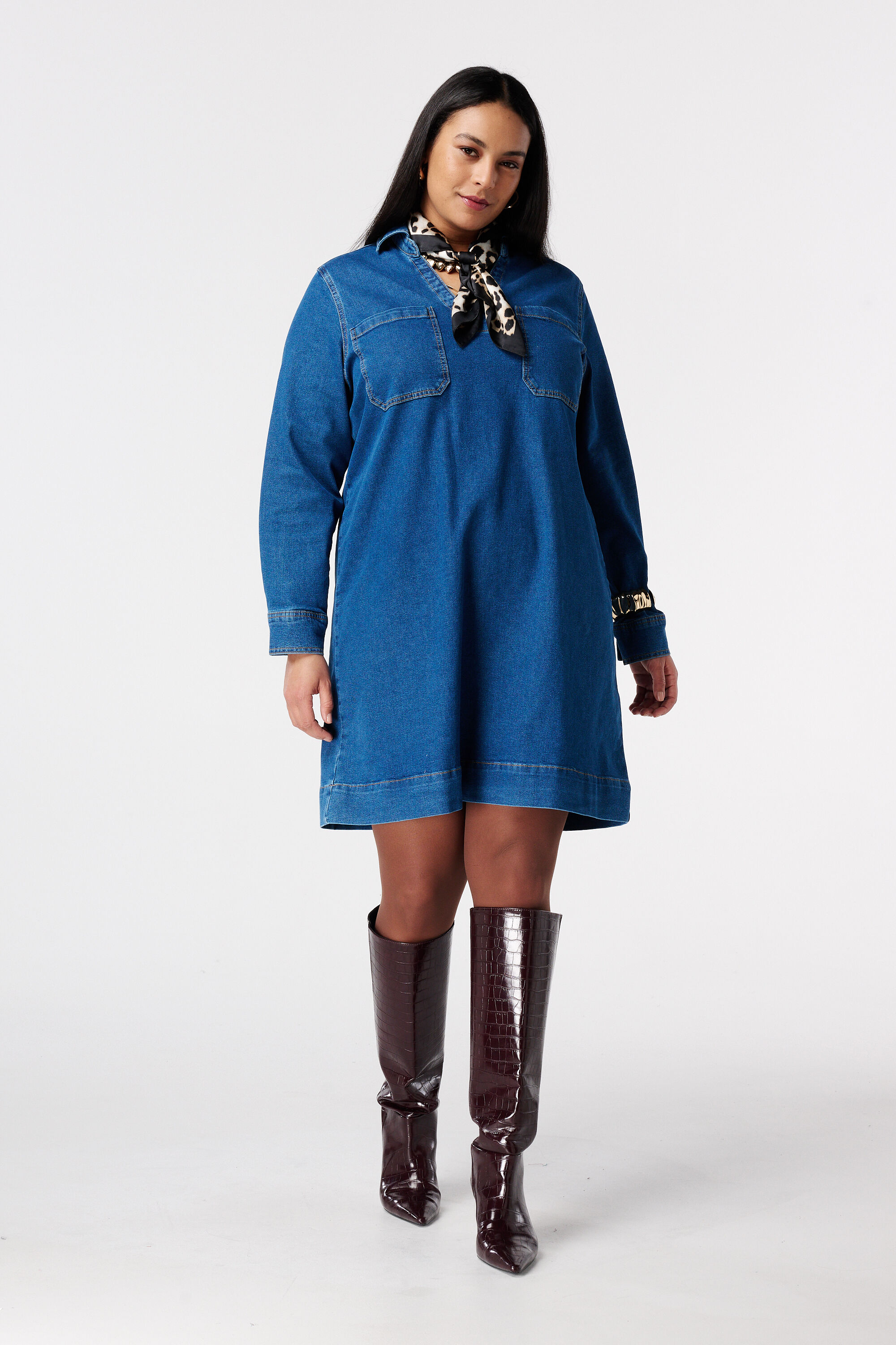 Jeanskleid mit V-Ausschnitt