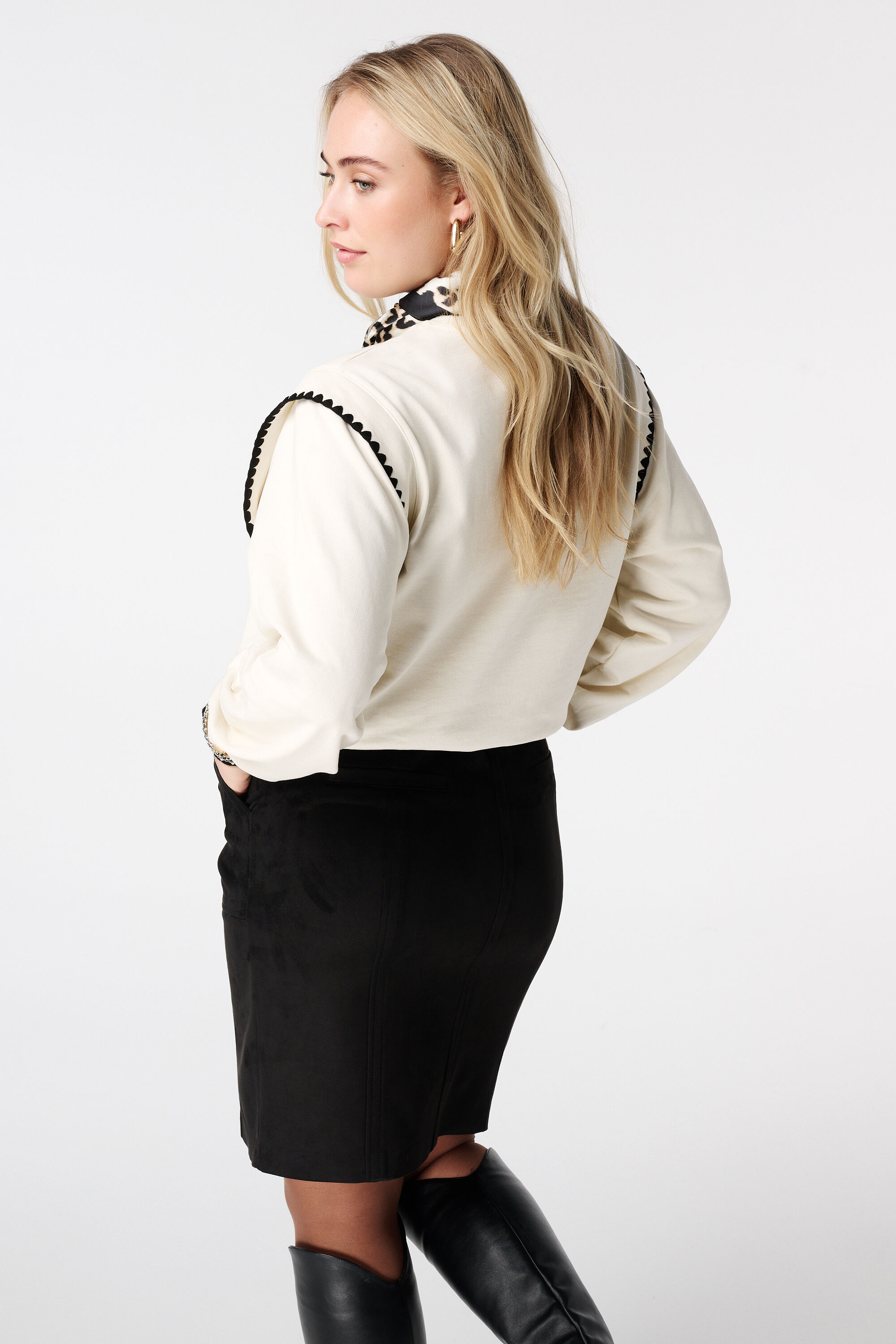 Pullover mit kontrastierenden B&uuml;ndchen image number 3