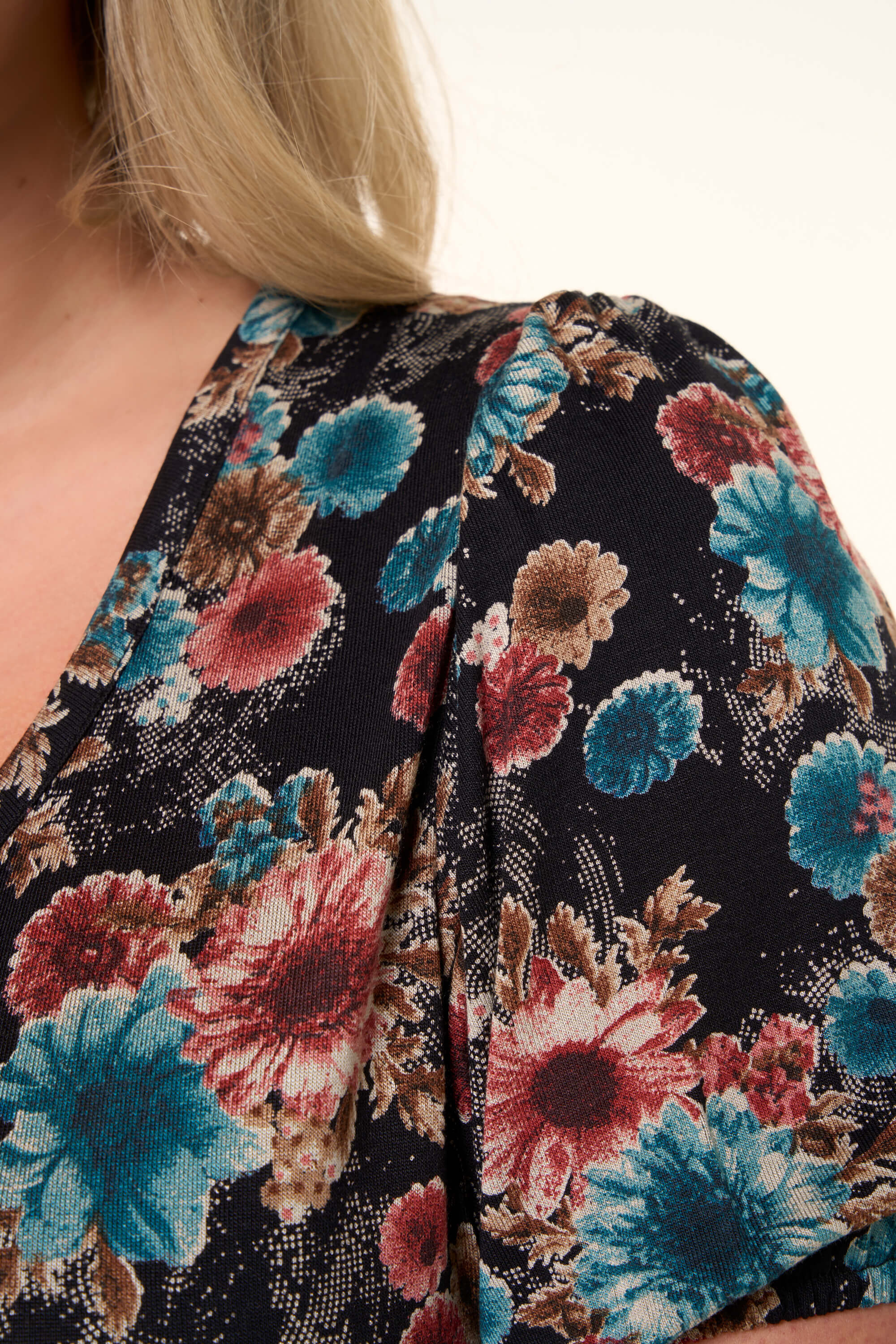 Langes Kleid mit Print  image number 5