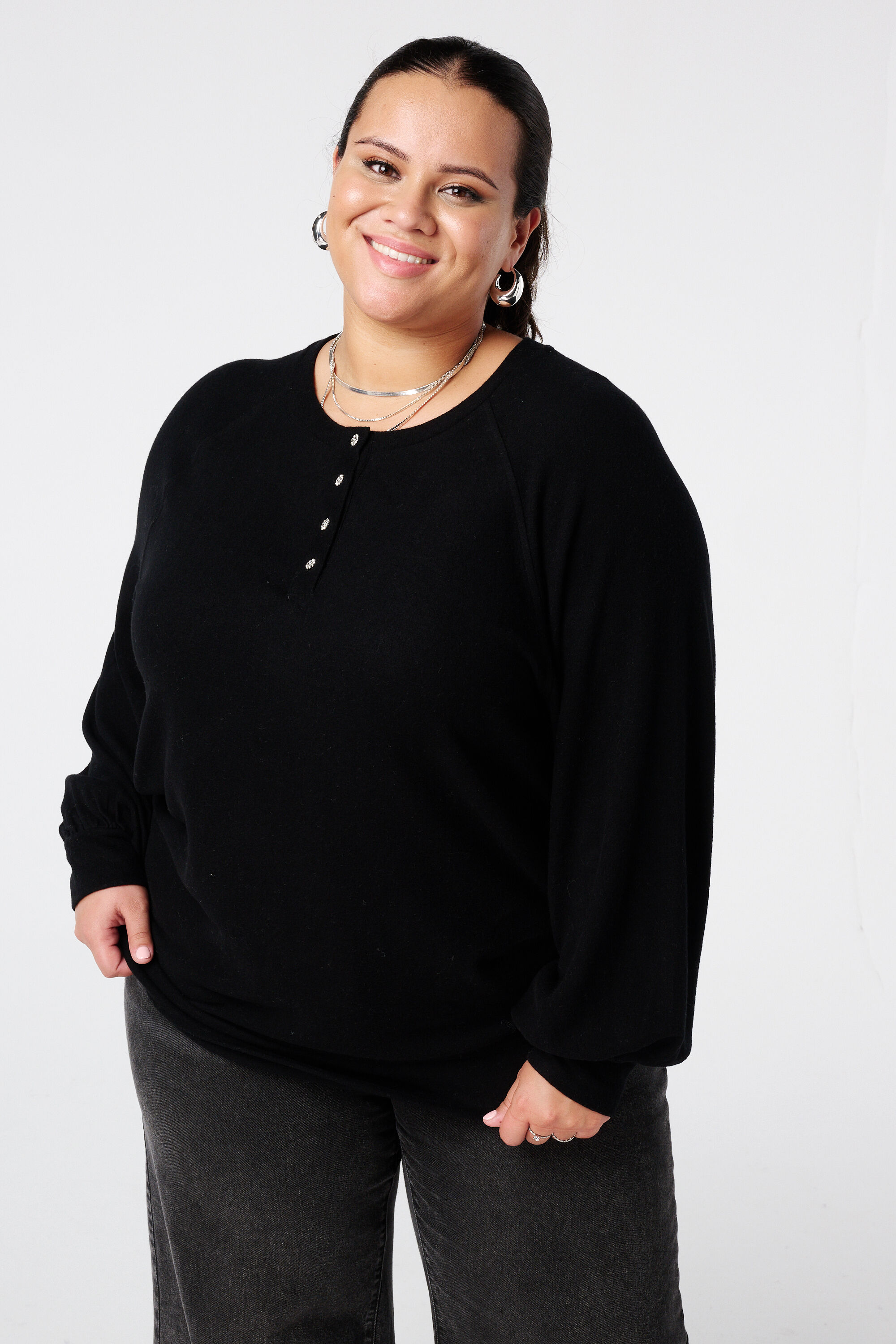 Velours-Pullover mit Strasskn&ouml;pfen