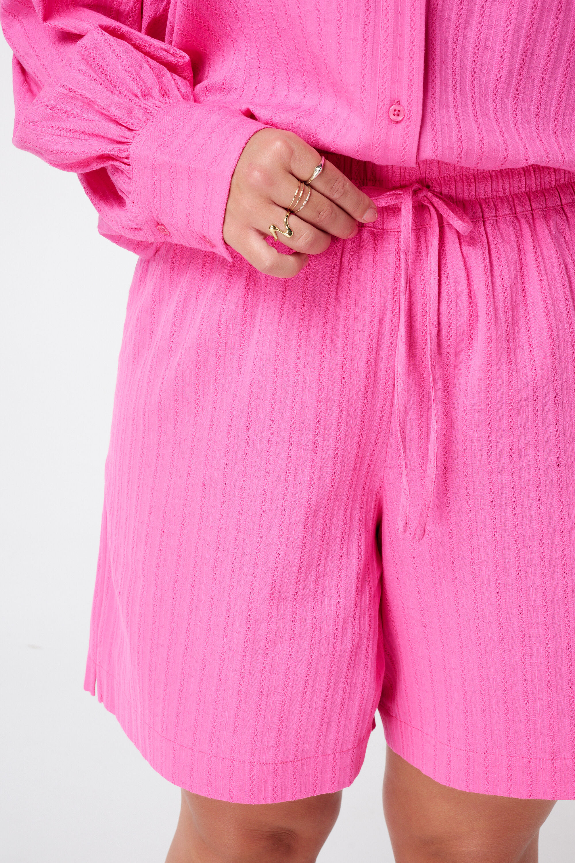 Shorts mit Streifendetails image number 4