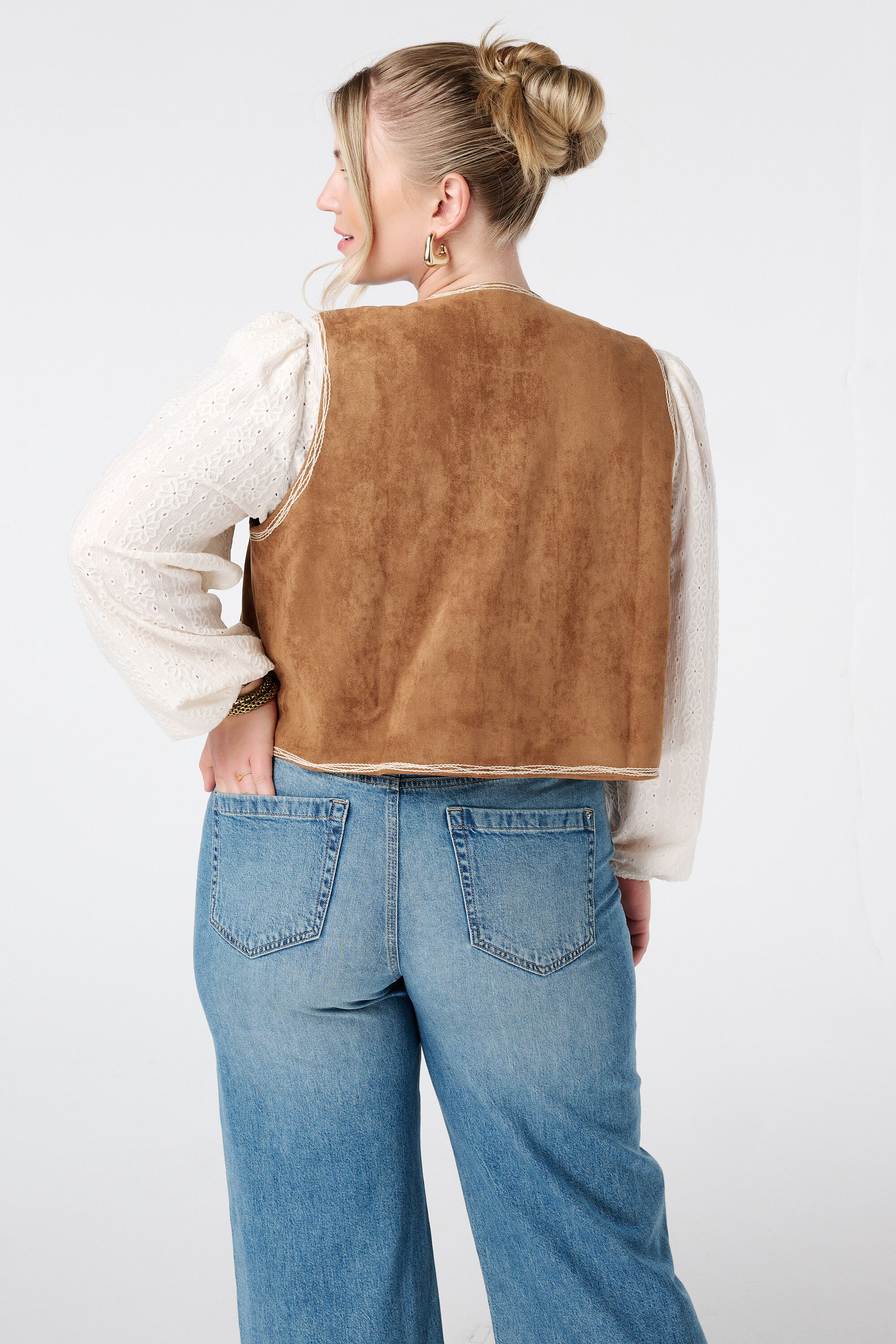 Gilet aus Velours mit Stickerei image number 3