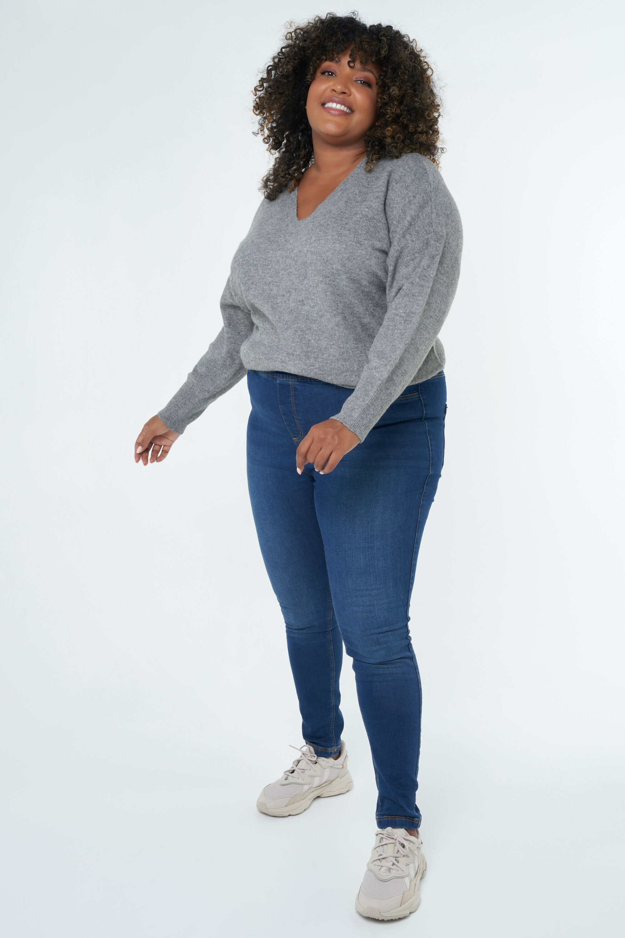 Feinstrickpullover mit V-Ausschnitt image number 5