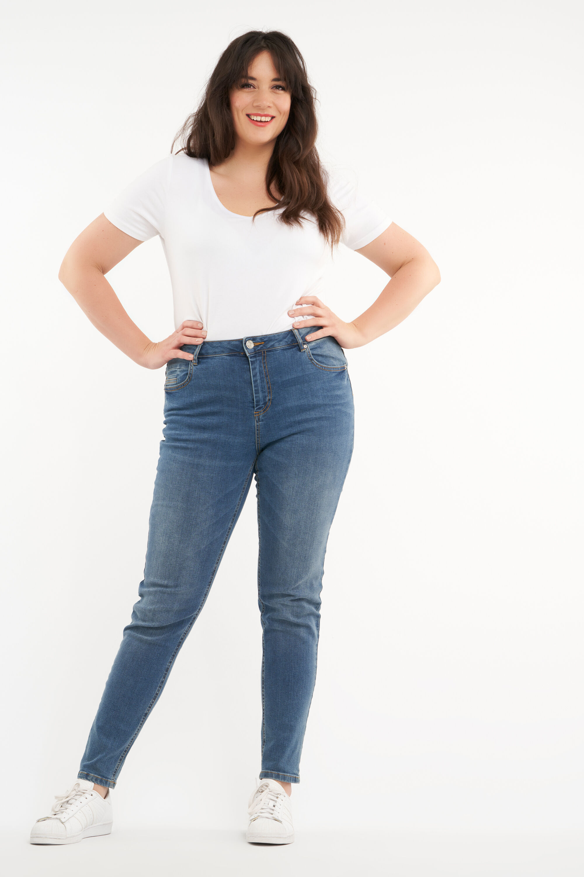 IRIS Slim-Leg Jeans image number 6