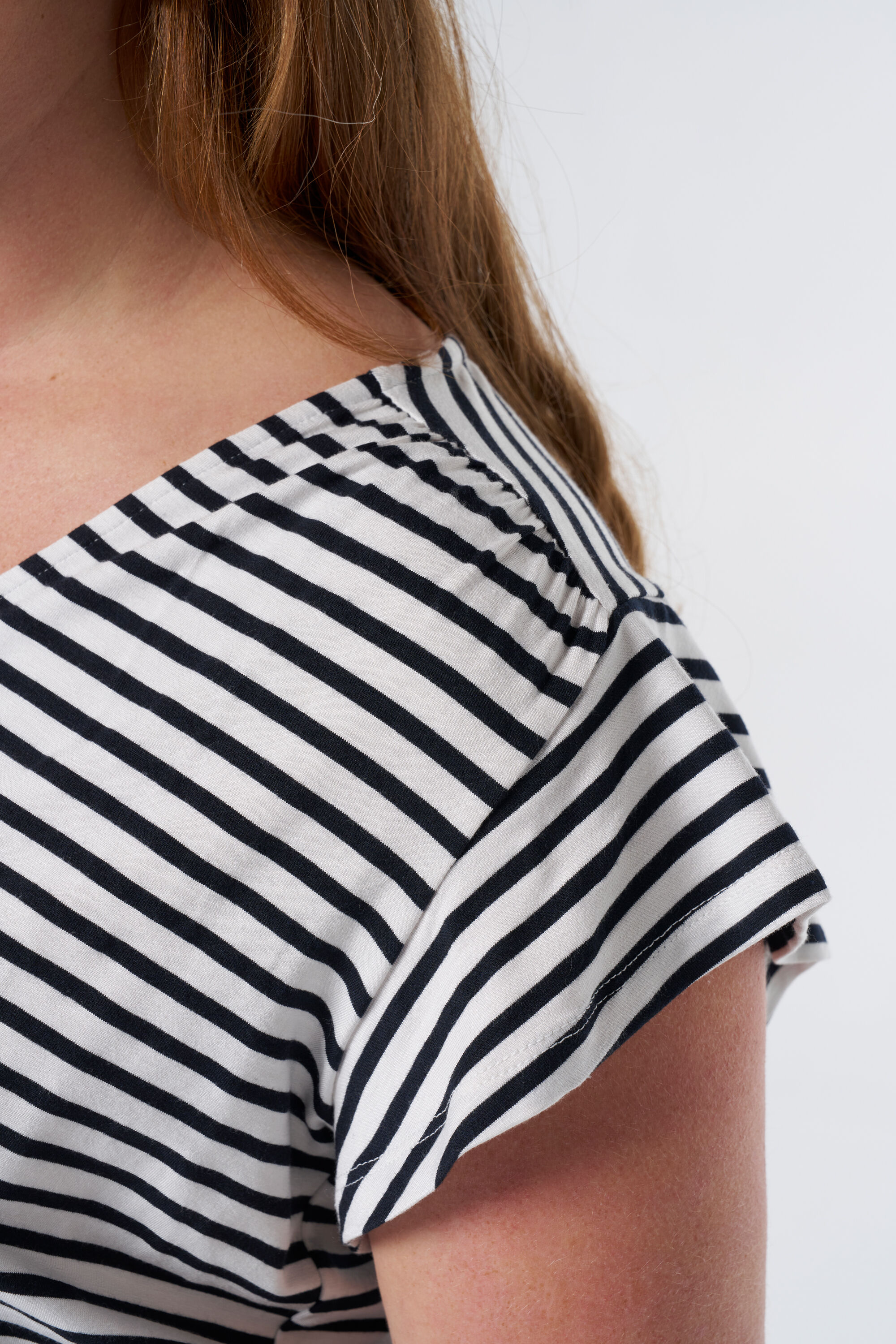 Gestreiftes Top mit Knoten  image number 4