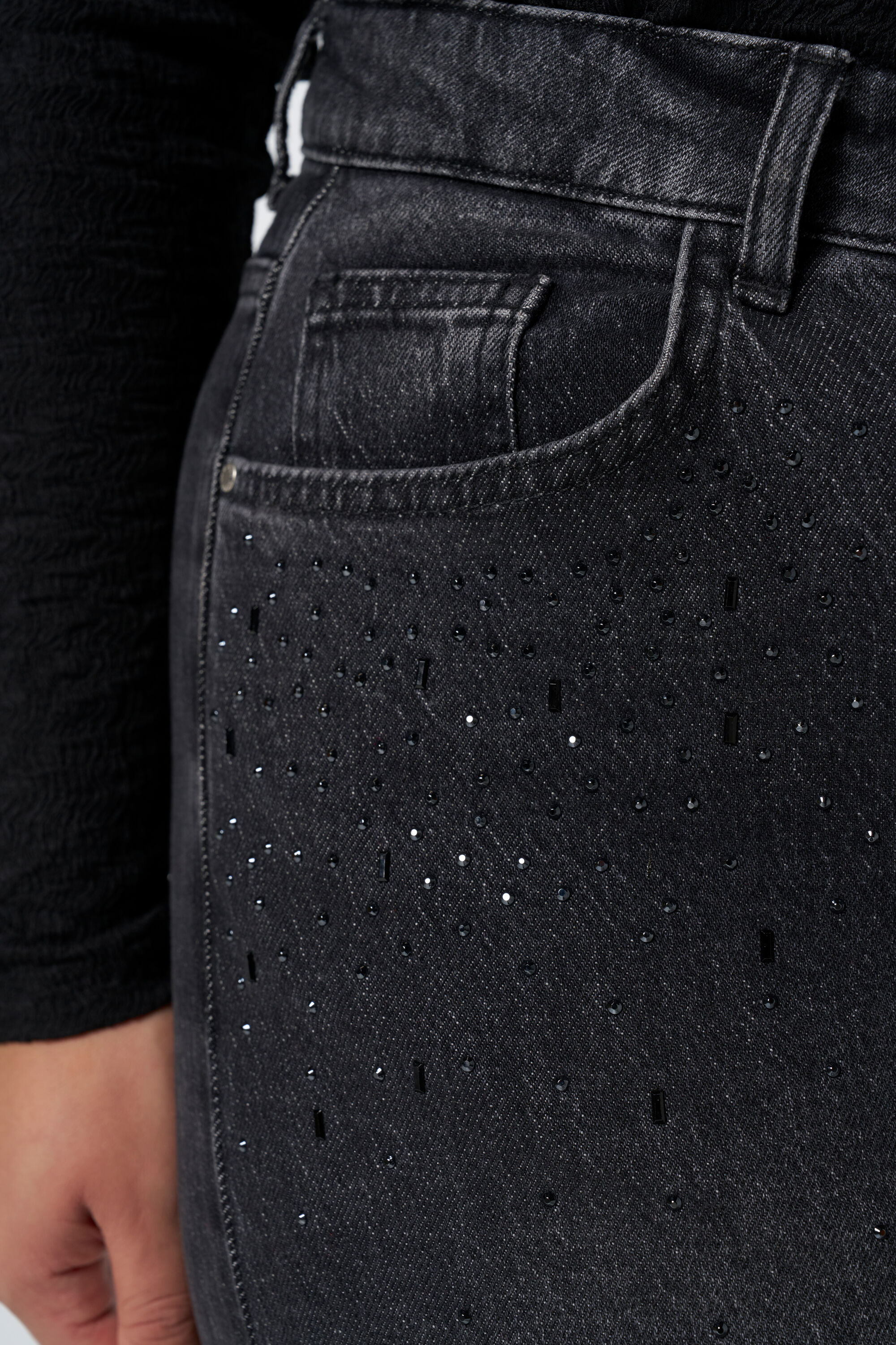 Loose-Leg-Jeans mit Strasssteinen image number 4