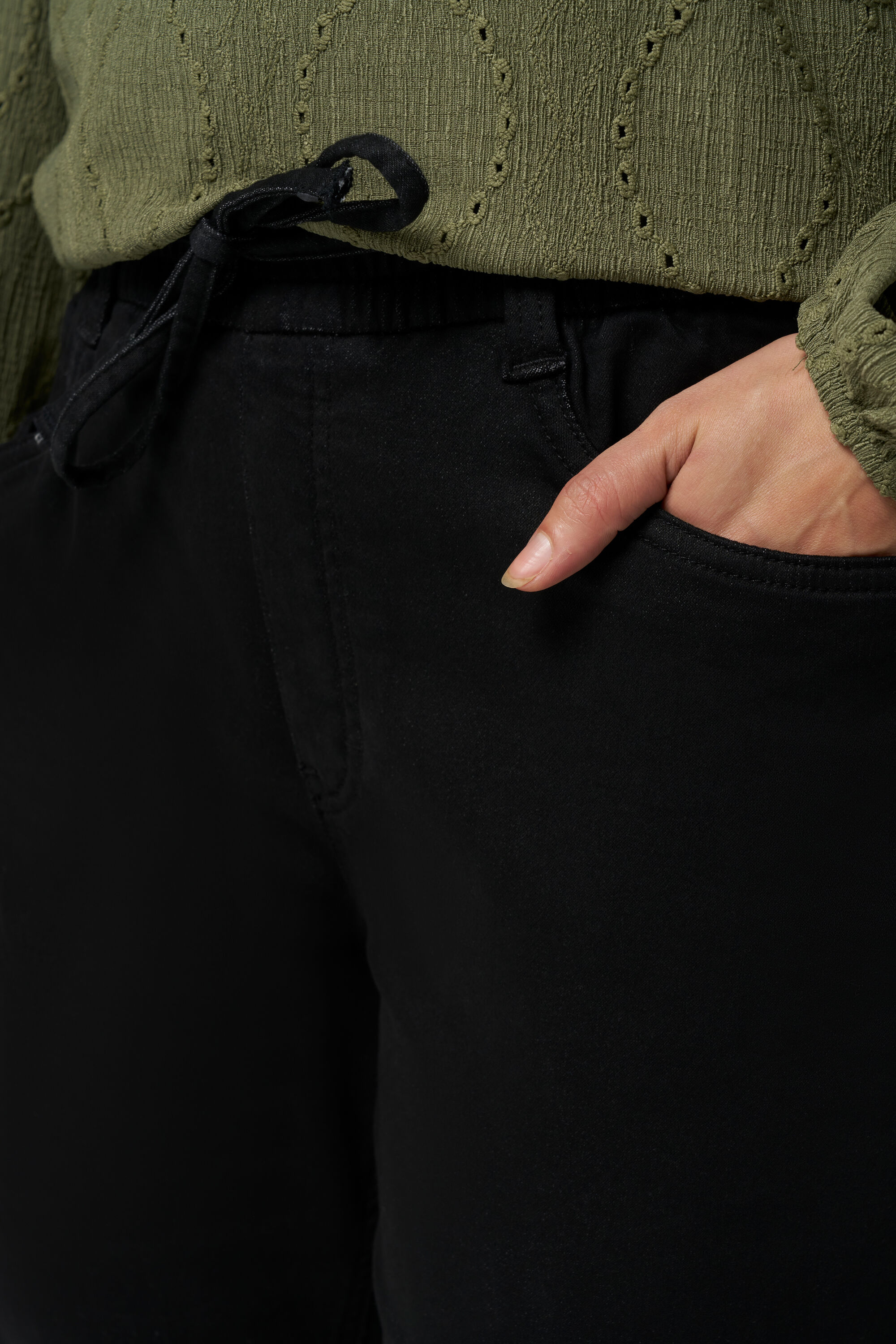 Jogginghose aus Denim image number 3