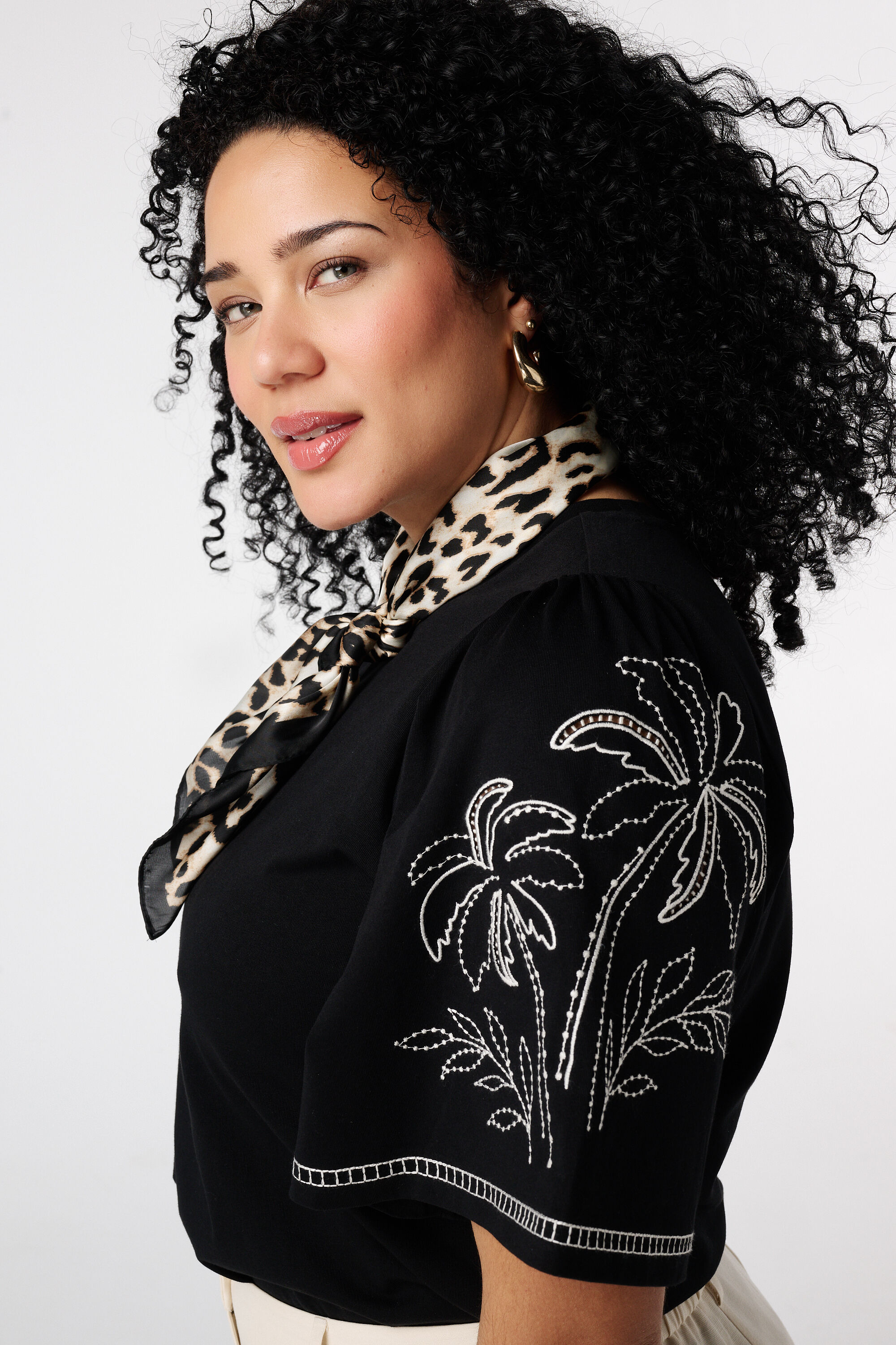 T-Shirt mit Broderie image number 4