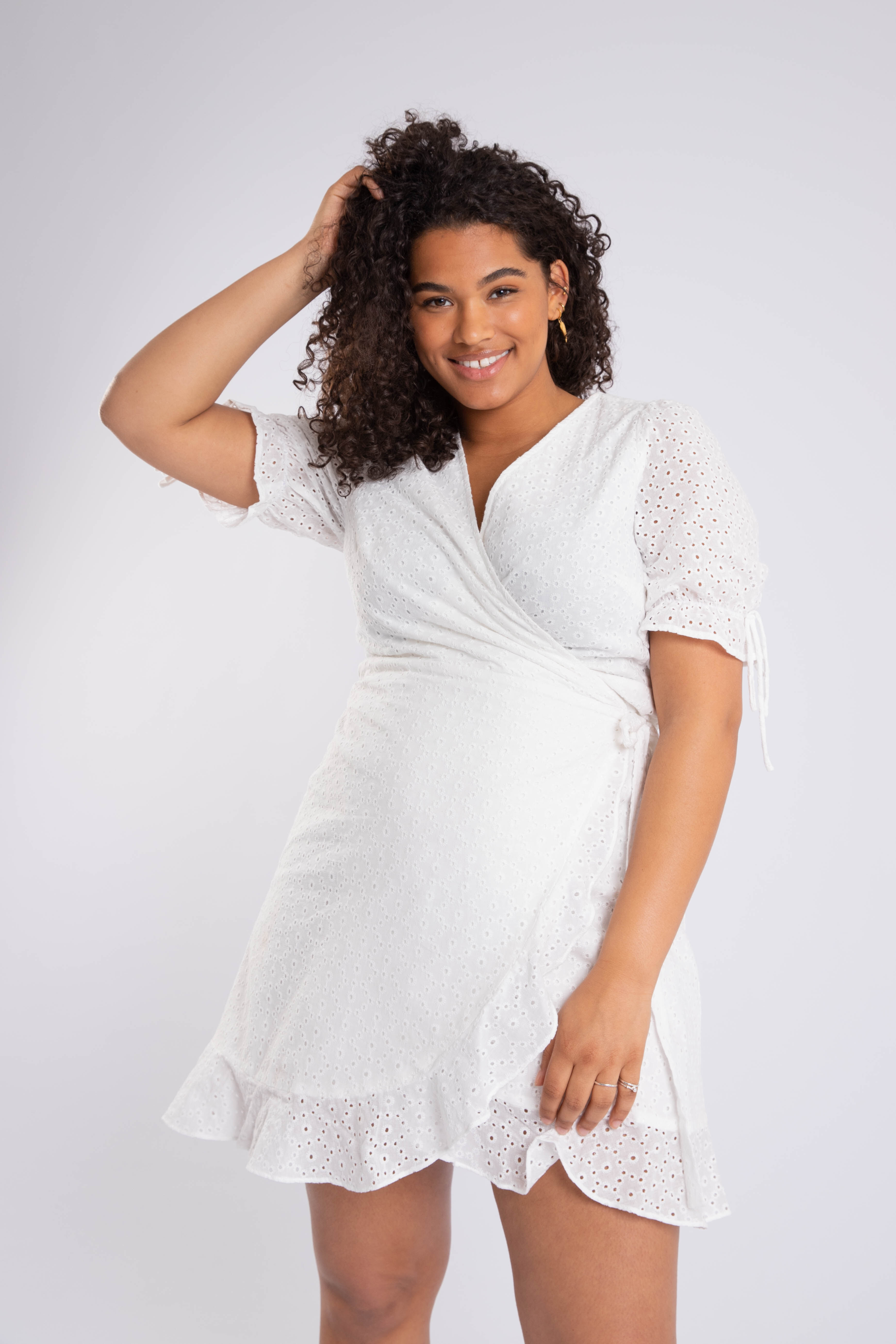 Wickelkleid mit Lochstickerei image number 5