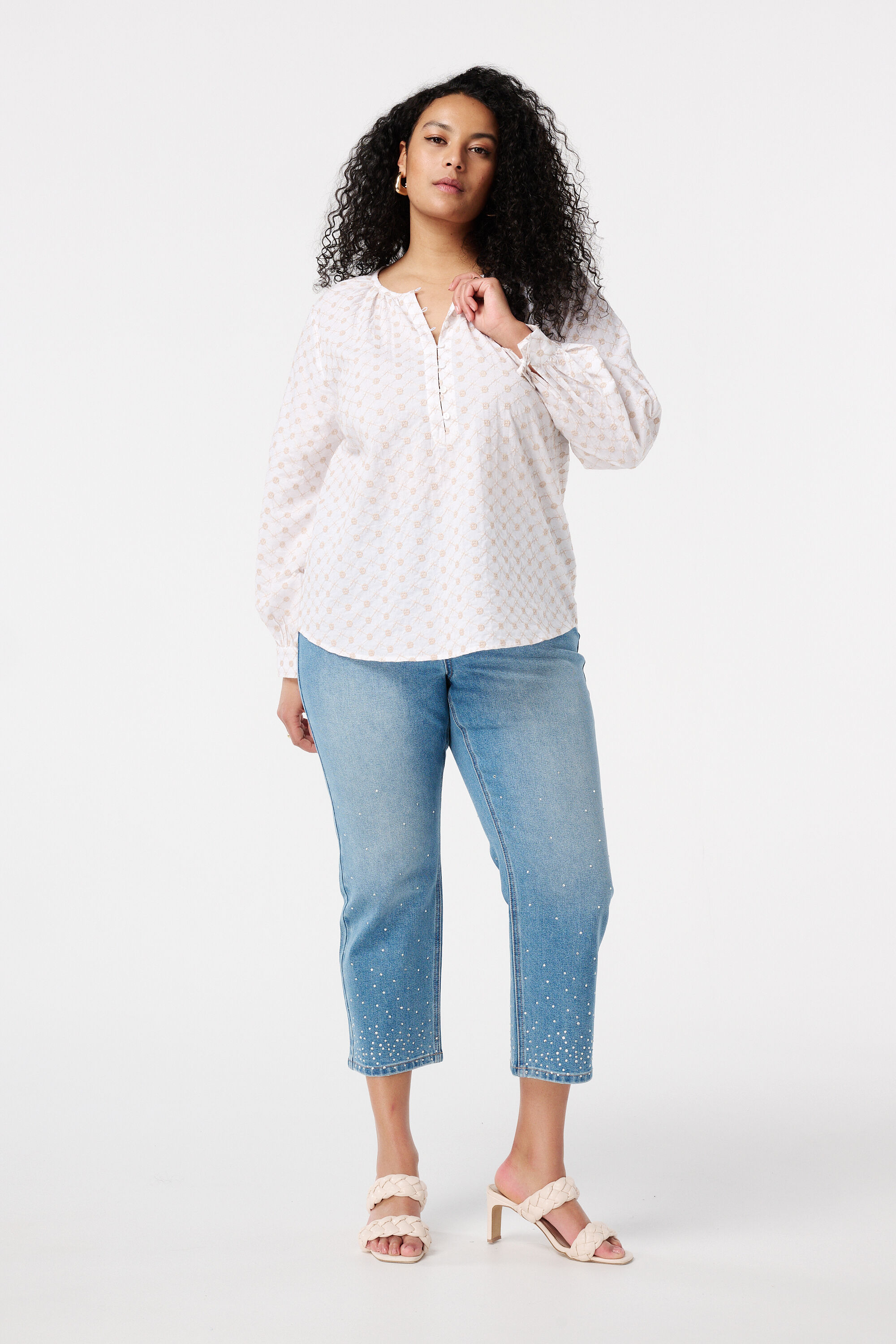 Bluse mit Stickerei image number 5