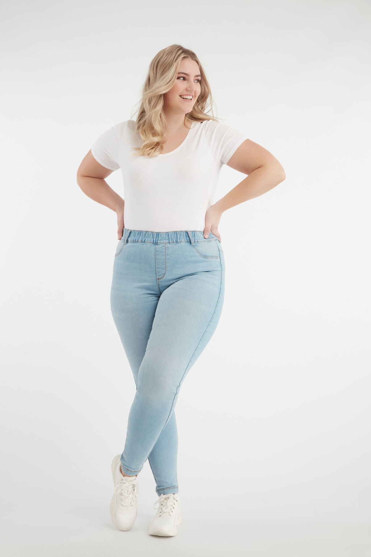 Eng anliegende Treggings POPPY image number 7