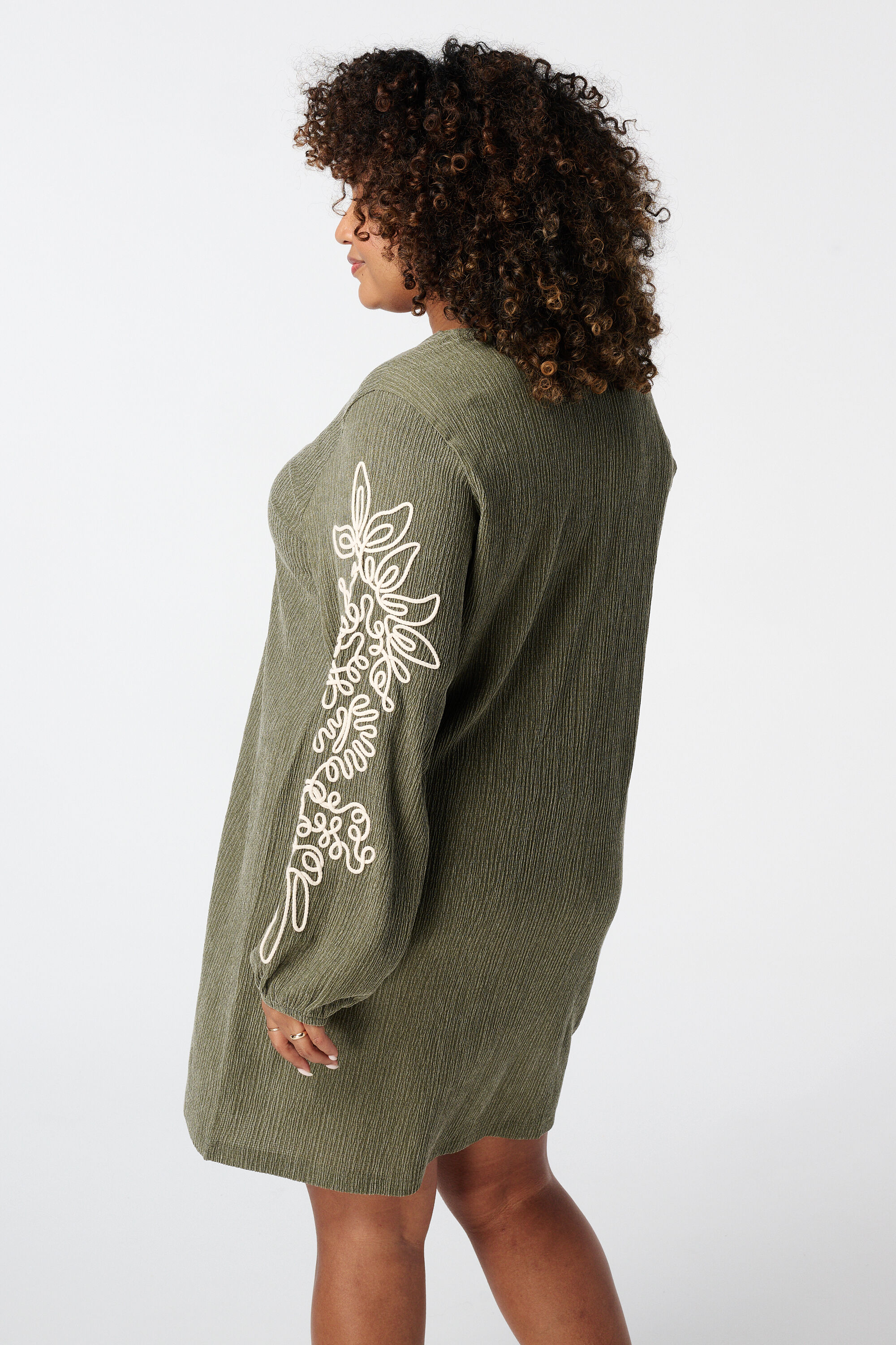 Kleid mit Verzierungen image number 3