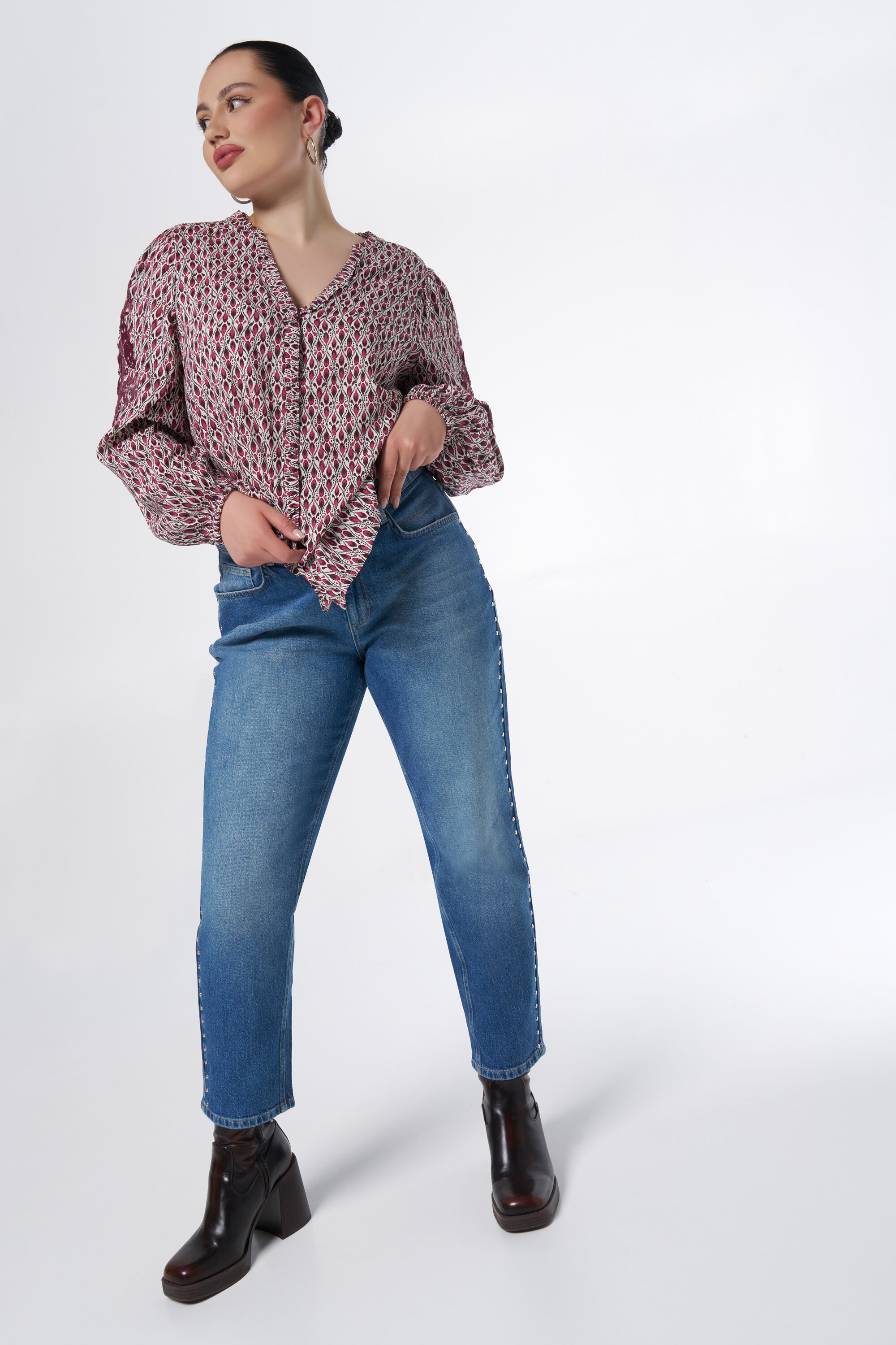 Bluse mit Stickerei  image number 5