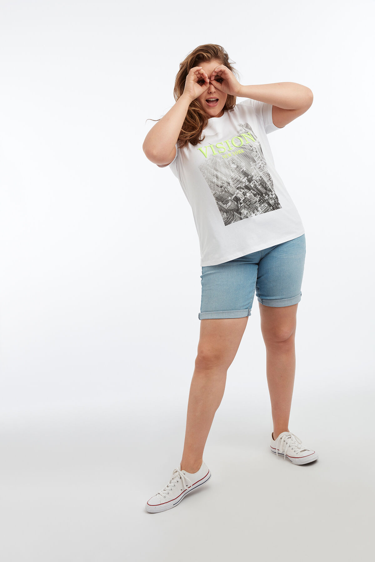 T-Shirt mit Print und Stickerei image number 5