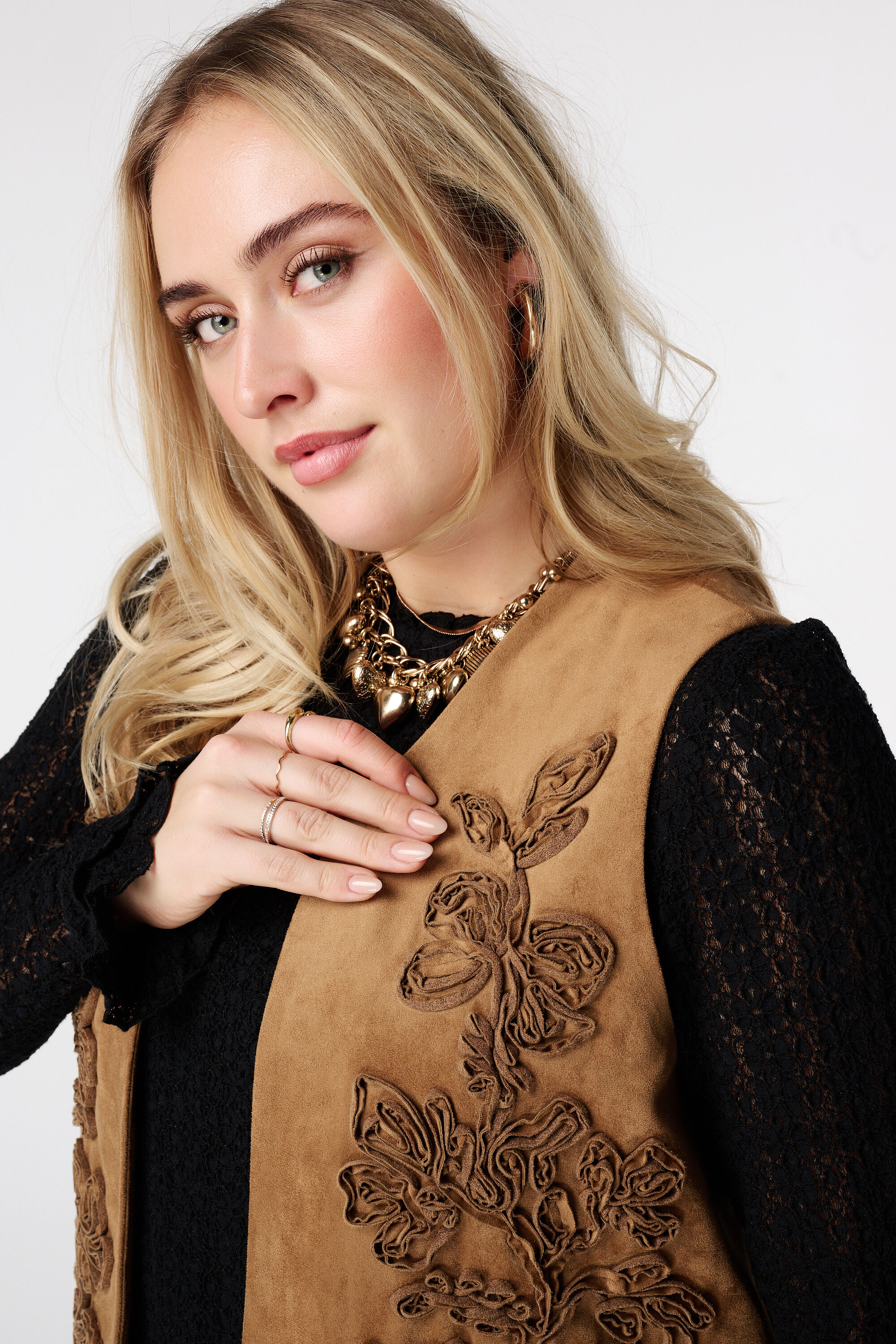 Su&egrave;dine-Weste mit Stickerei image number 4