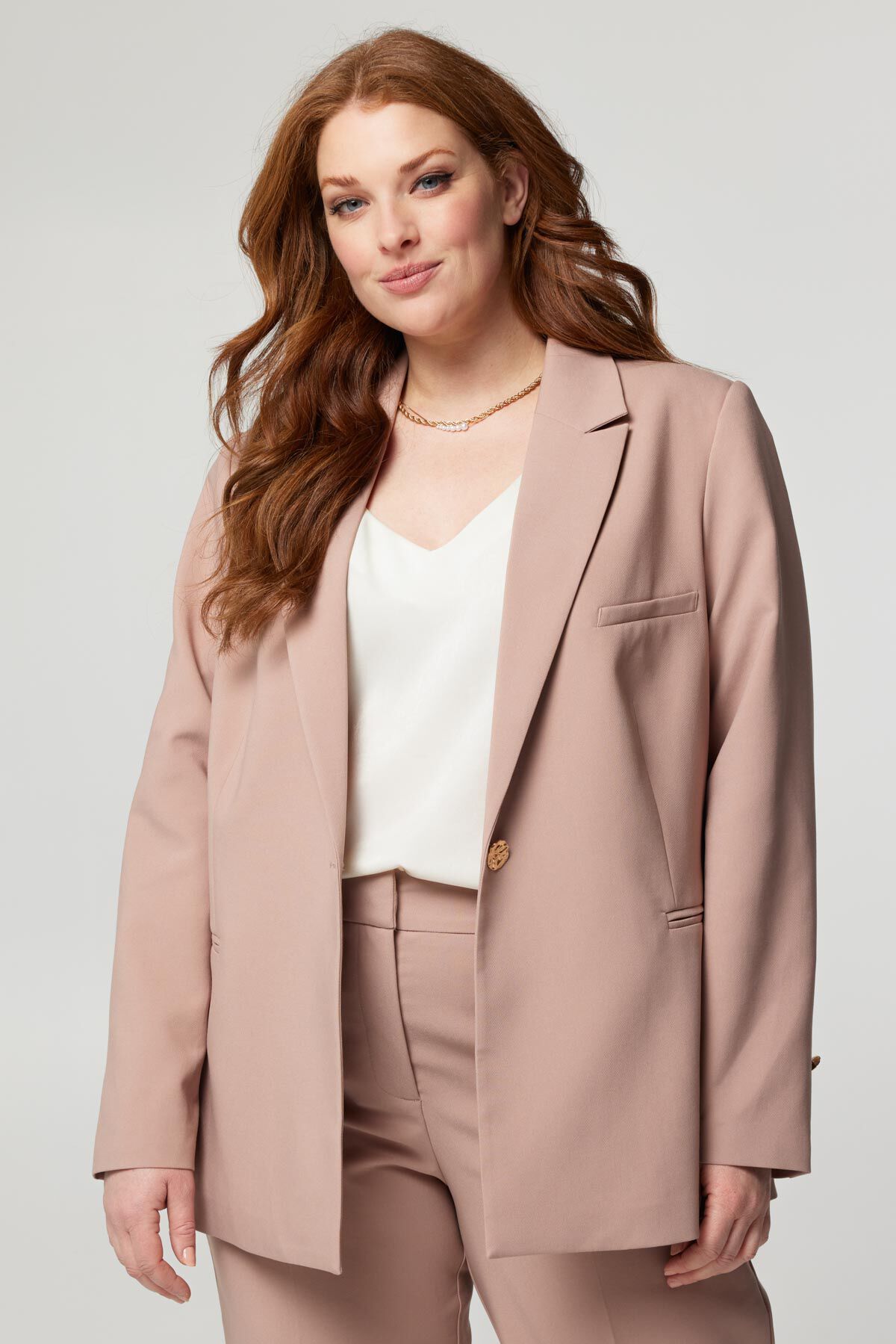 Locker sitzender Blazer mit goldenem Knopf image number 5