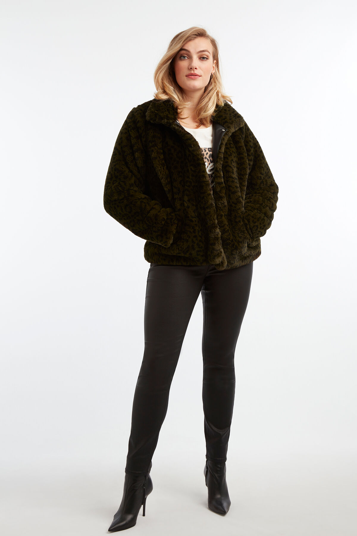 Mantel aus Kunstpelz image number 5