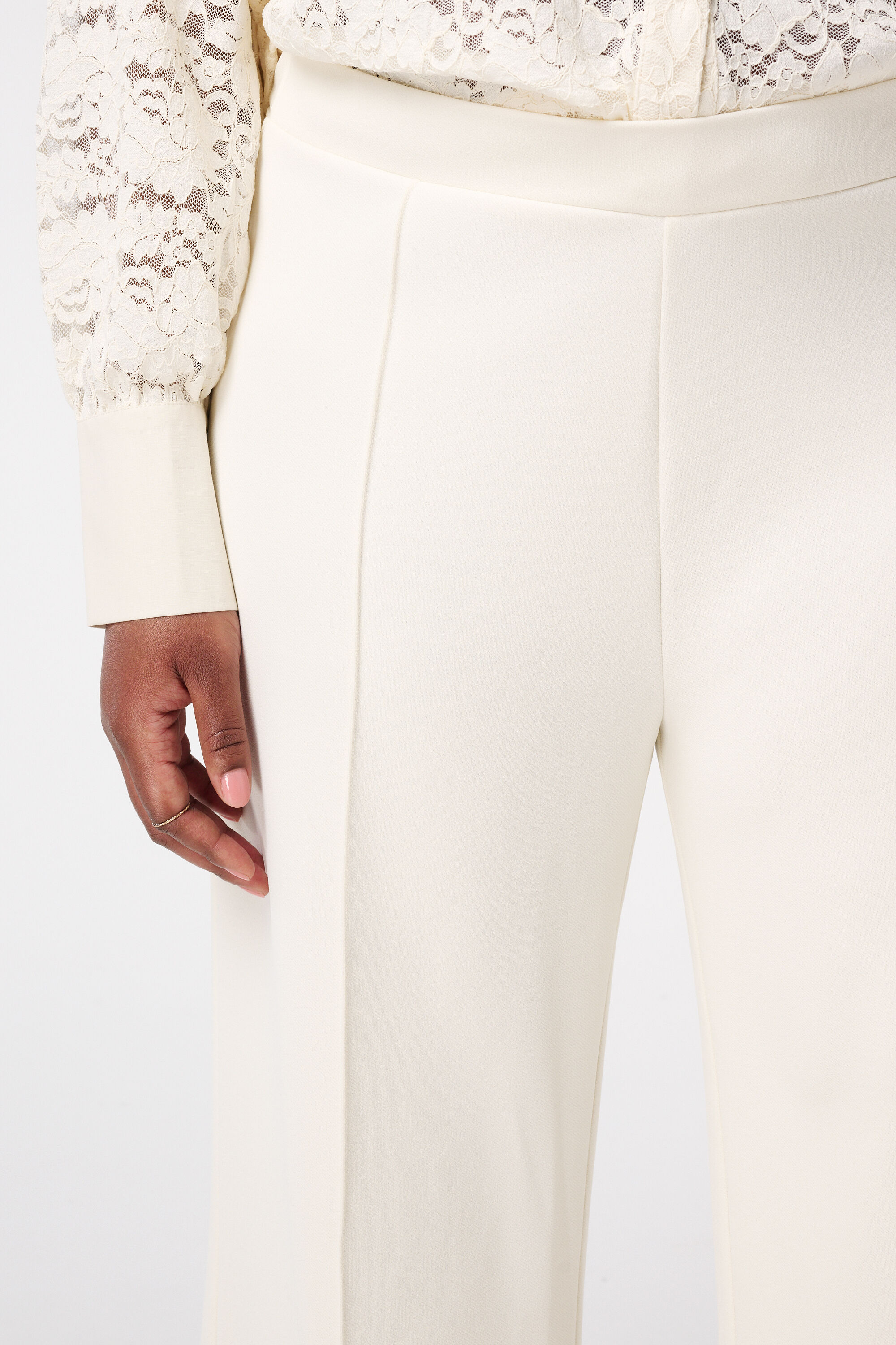 Hose mit elastischem Bund image number 4