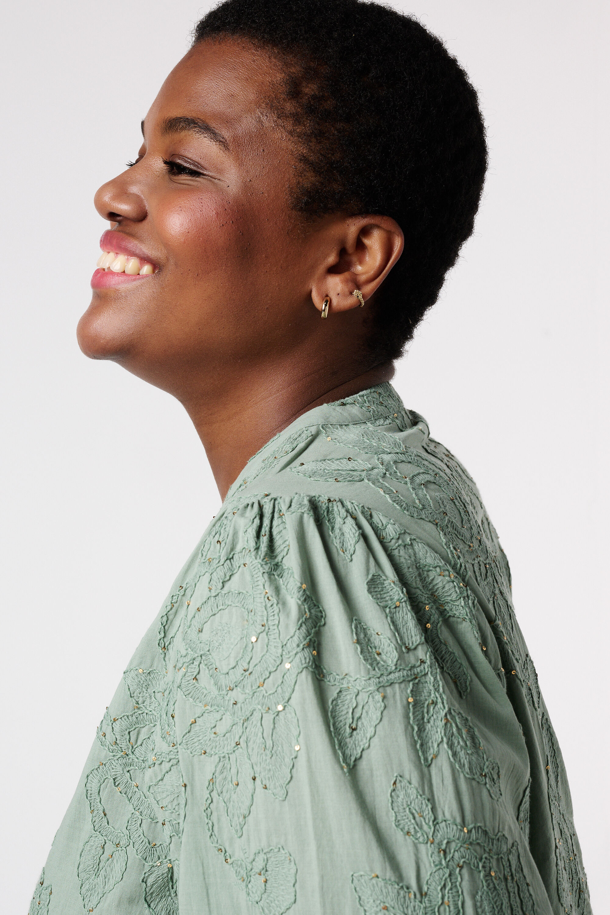 Bluse mit Blumenstickerei image number 4