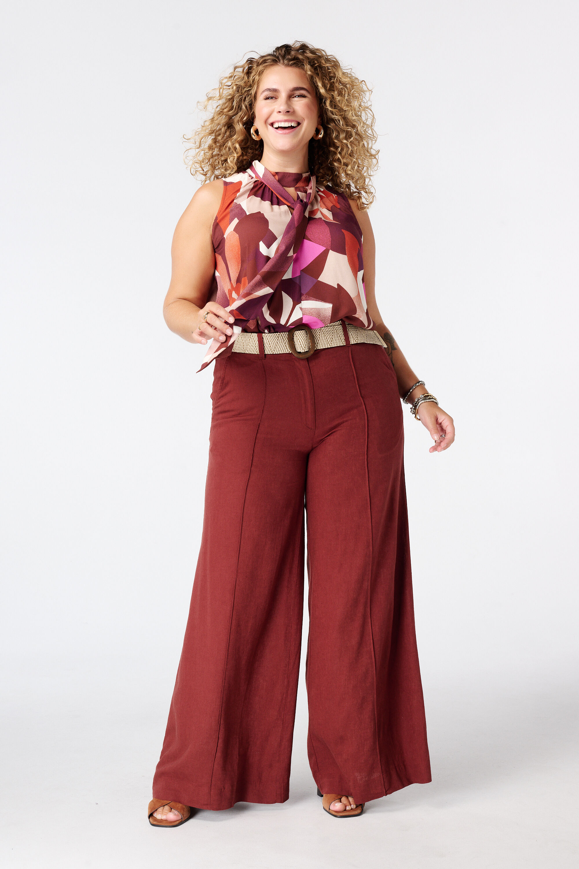 Bluse mit hohem Ausschnitt image number 5