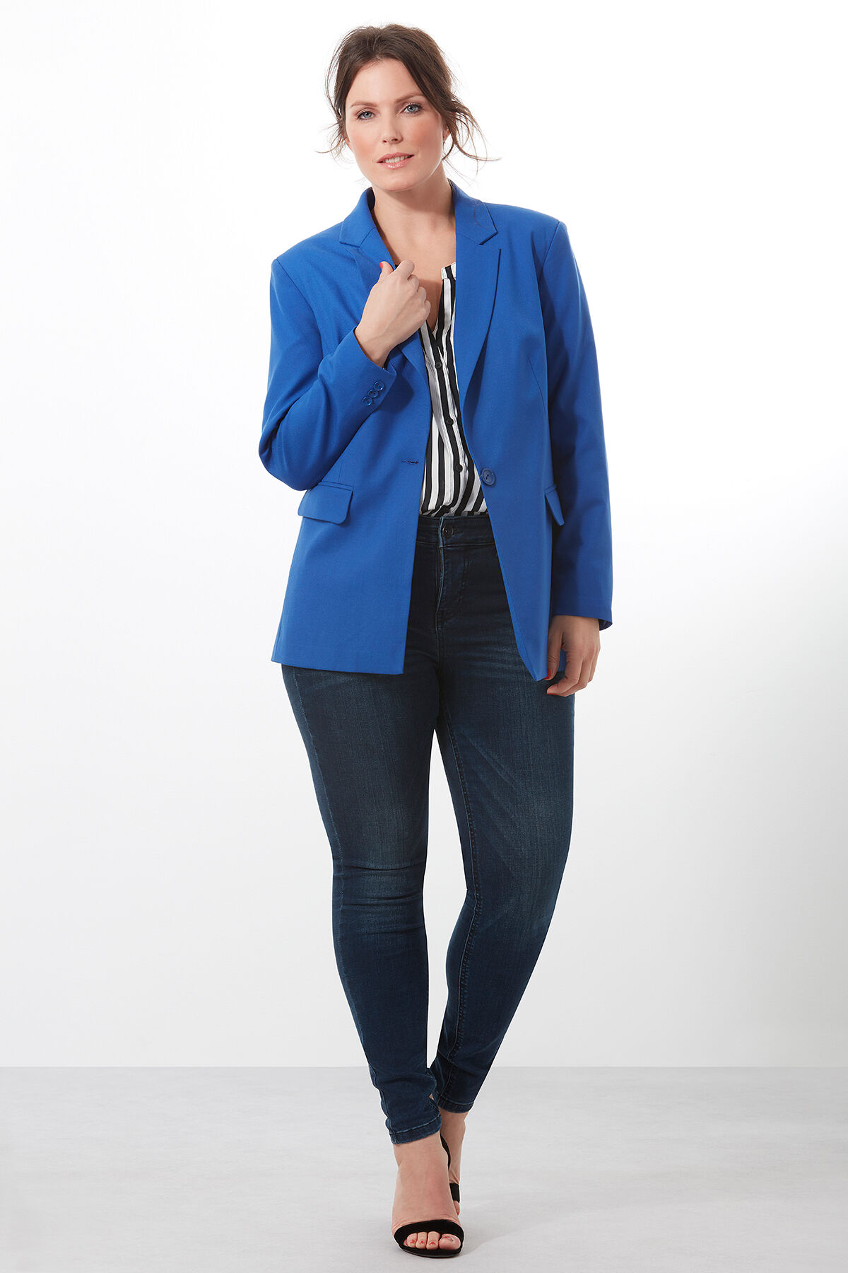 Blazer image number 3