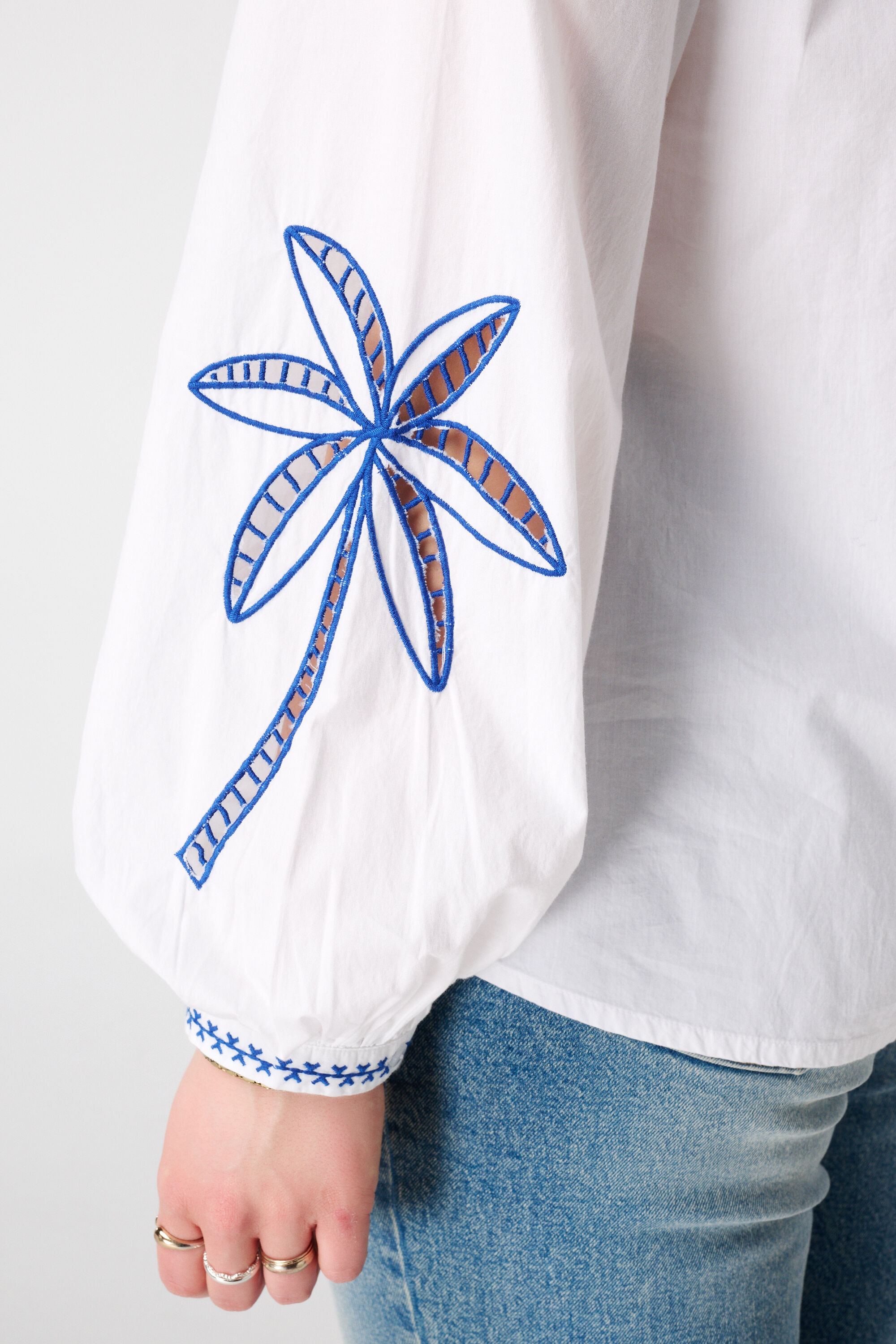 Bluse mit Broderie image number 6