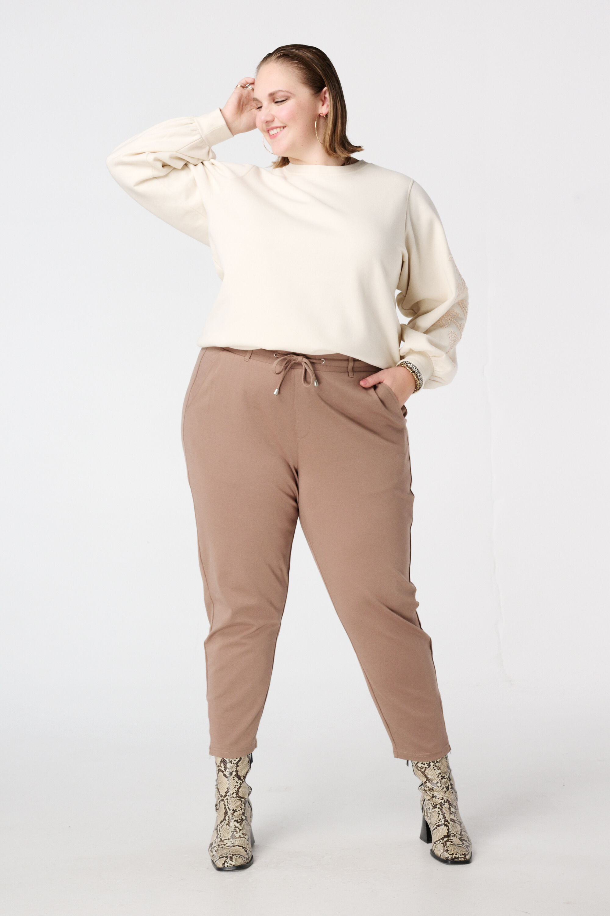 Pullover mit zarter Stickerei auf den &Auml;rmeln image number 5