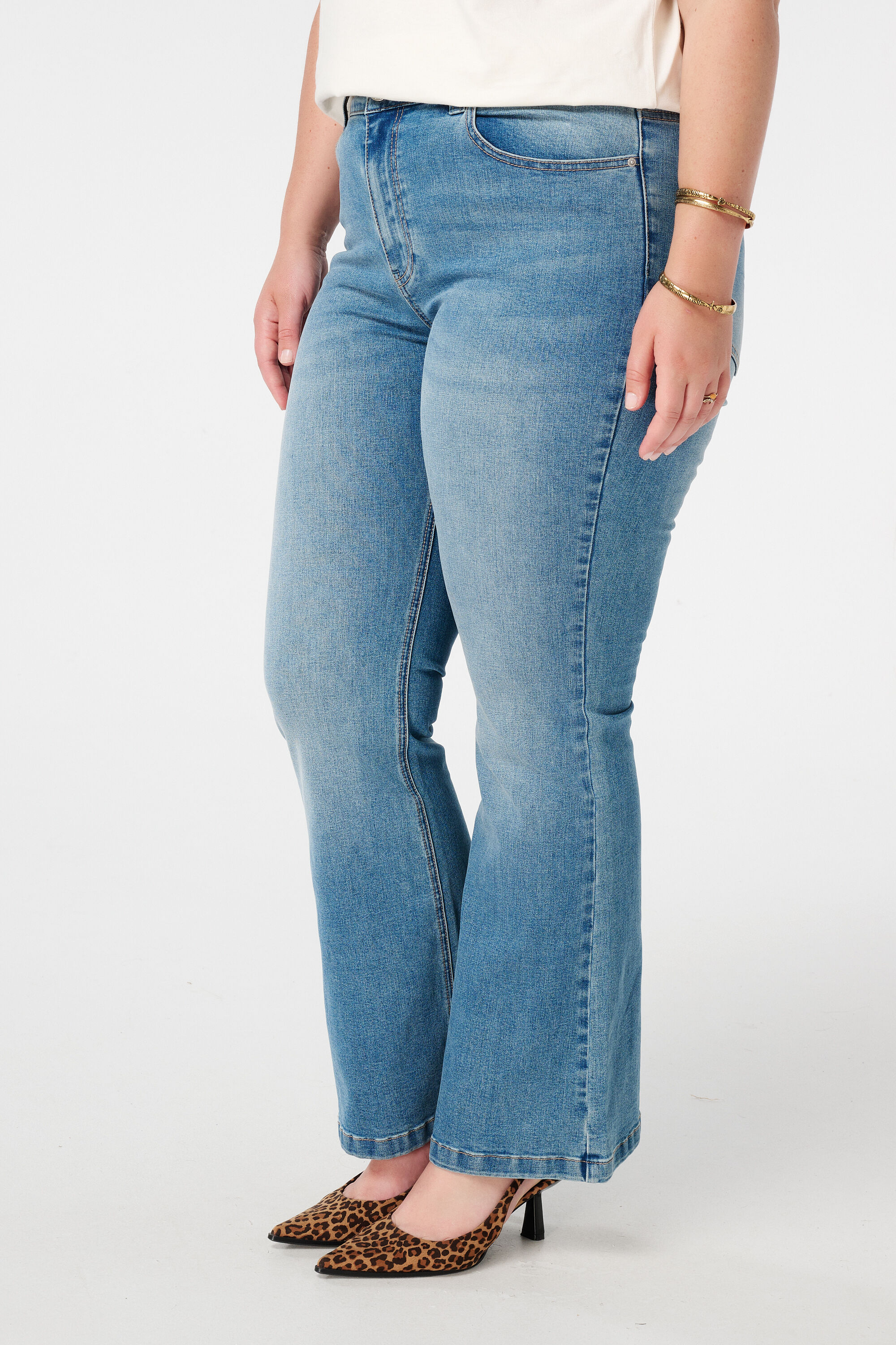 Flared leg jeans JASMIN image number 5