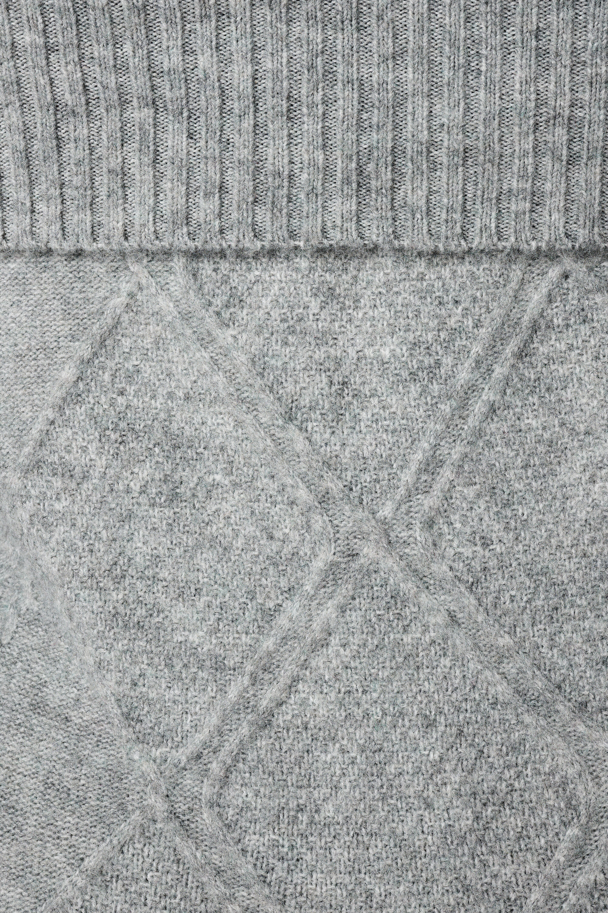 Off-Shoulder-Pullover mit Zopfmuster image number 6