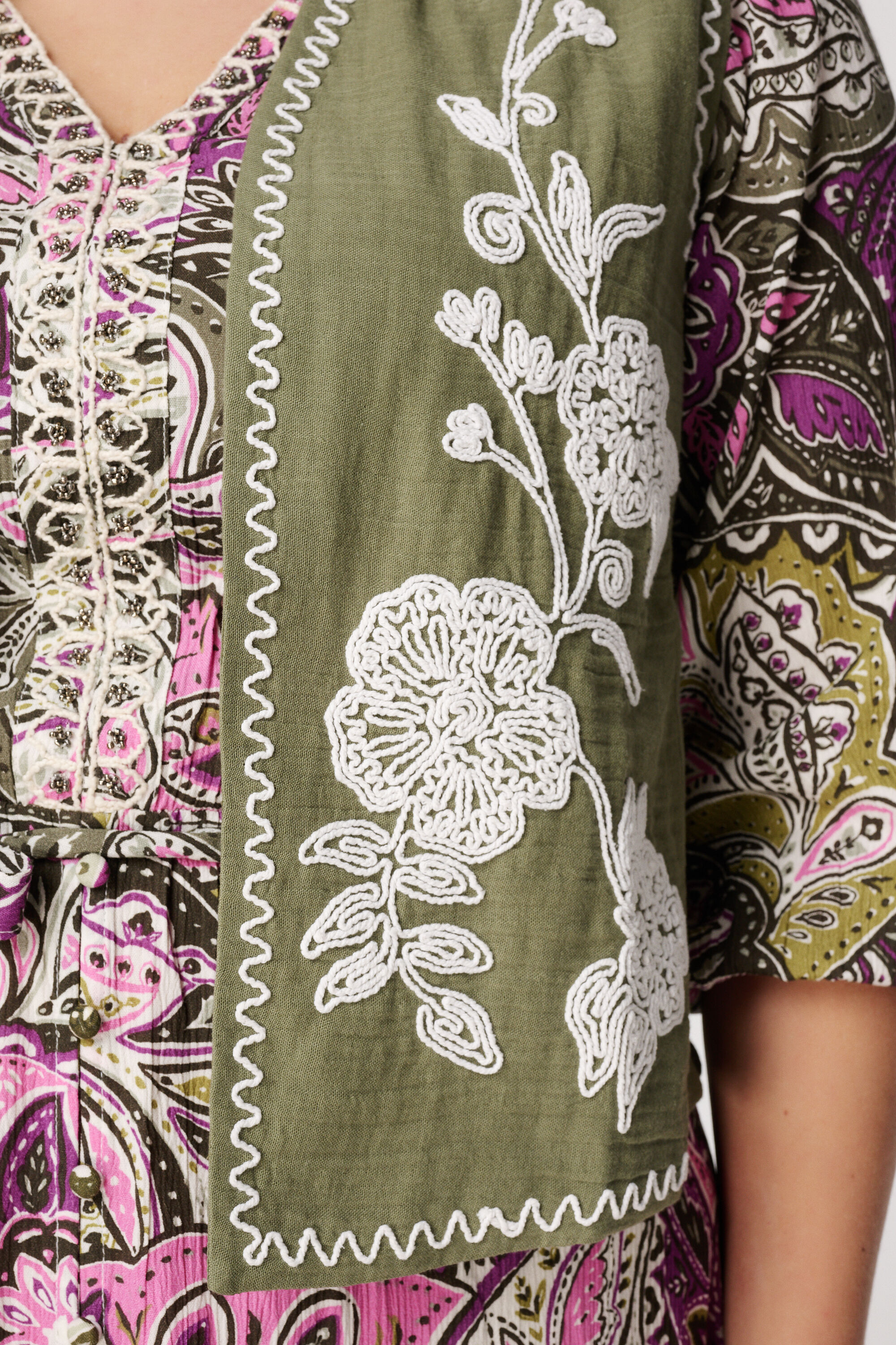 Weste mit Stickerei  image number 4