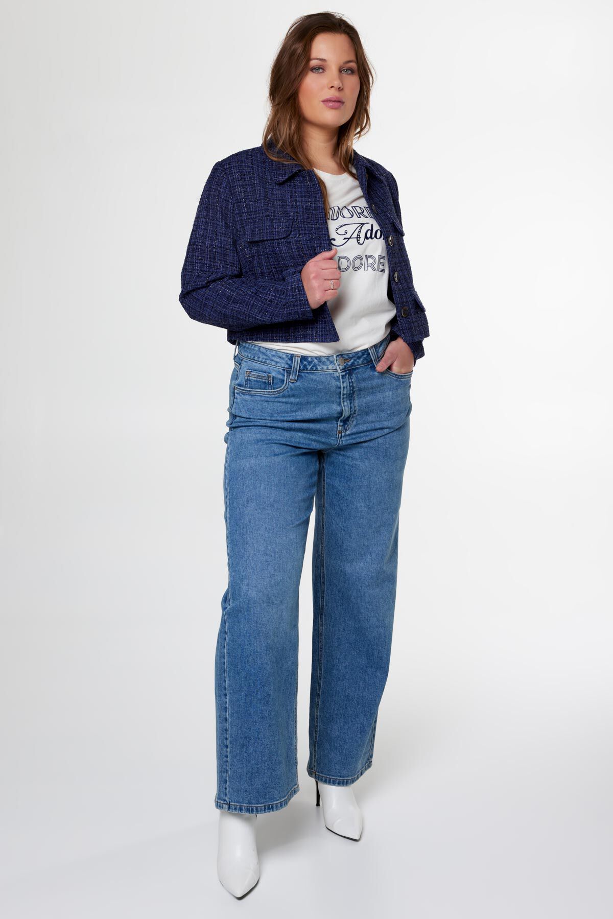 Kurzer Blazer mit Glitzerdetails image number 6