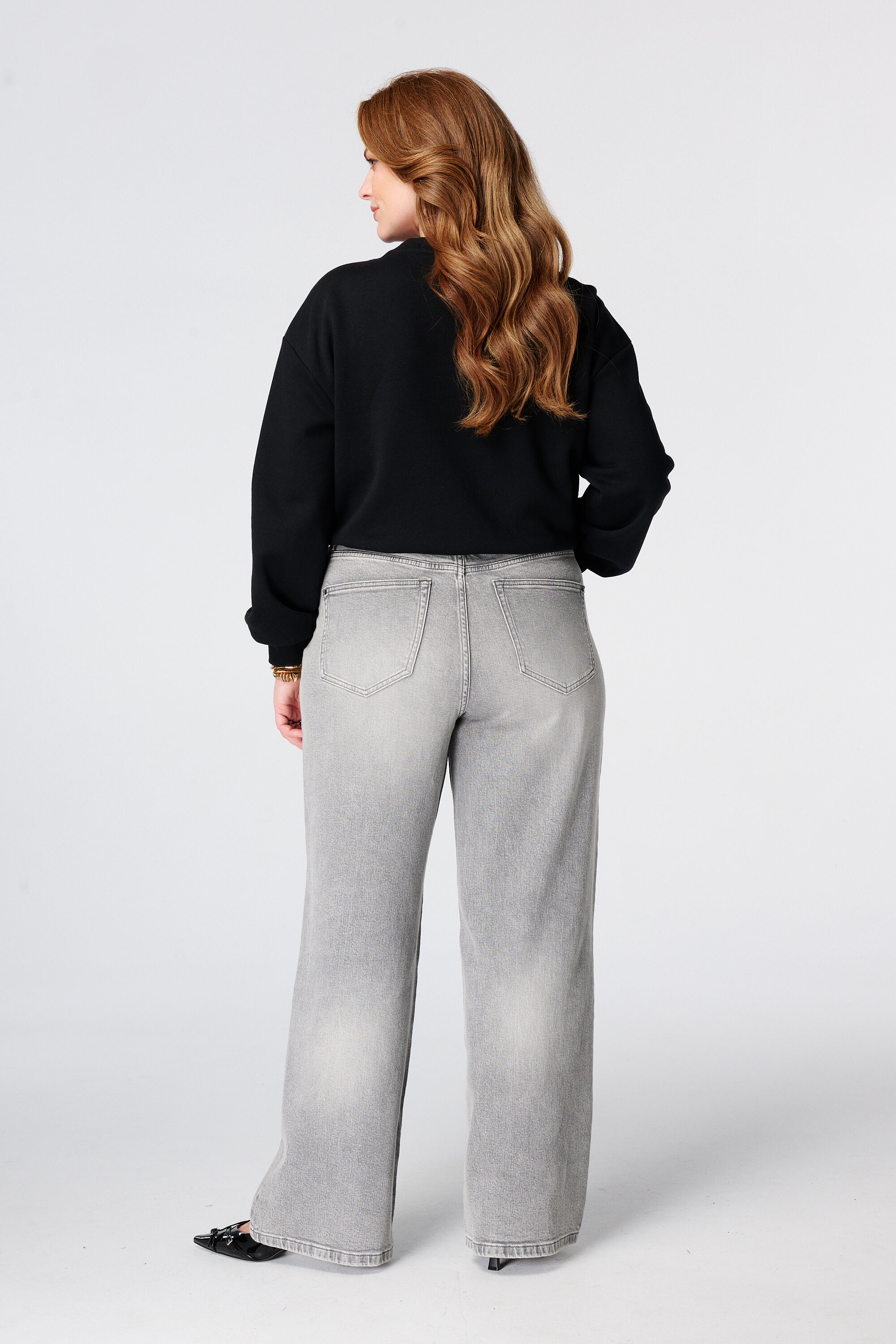Loose-Leg-Jeans mit G&uuml;rtel  image number 3