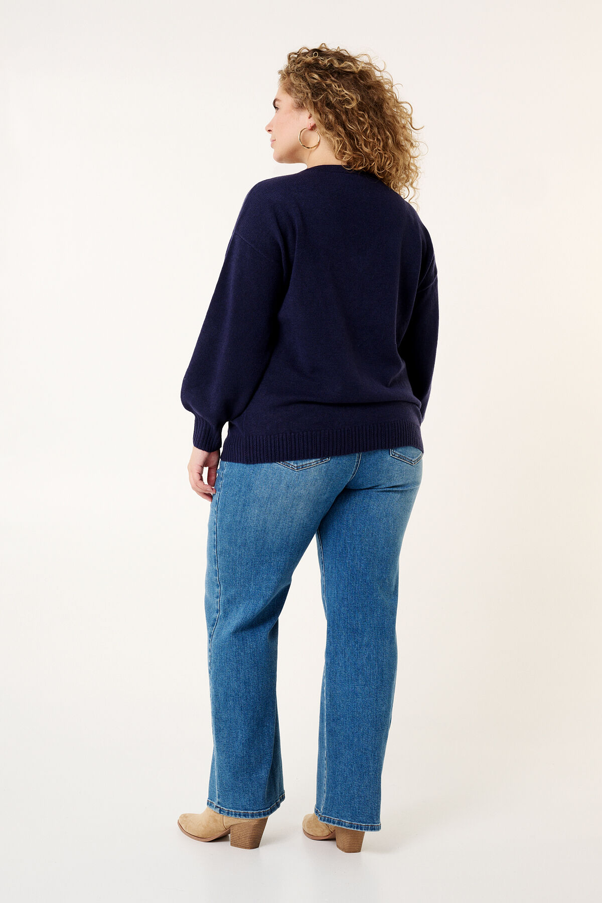 Feinstrick-Pullover mit V-Ausschnitt  image number 3