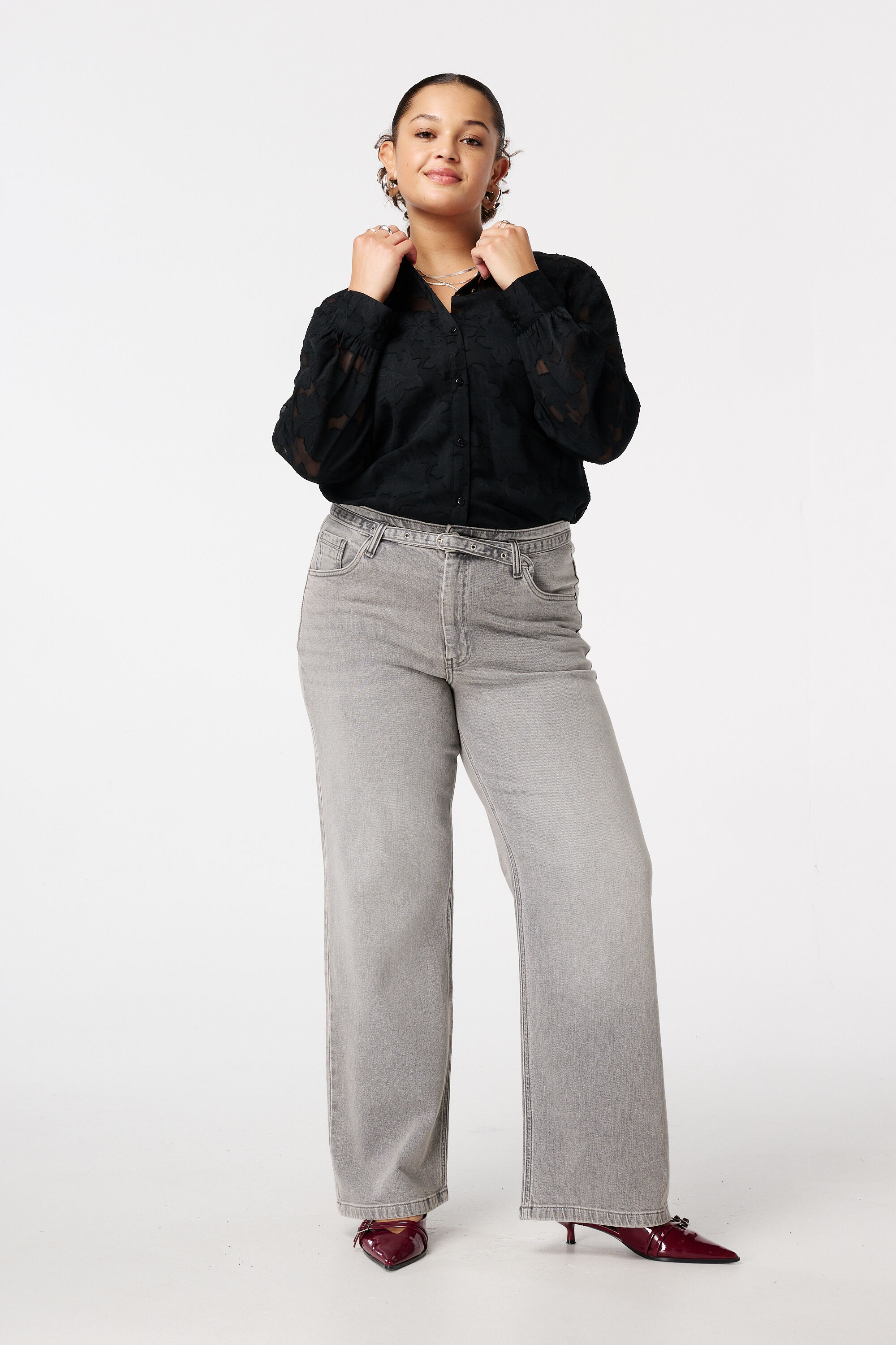 Bluse mit gestickten Details image number 5