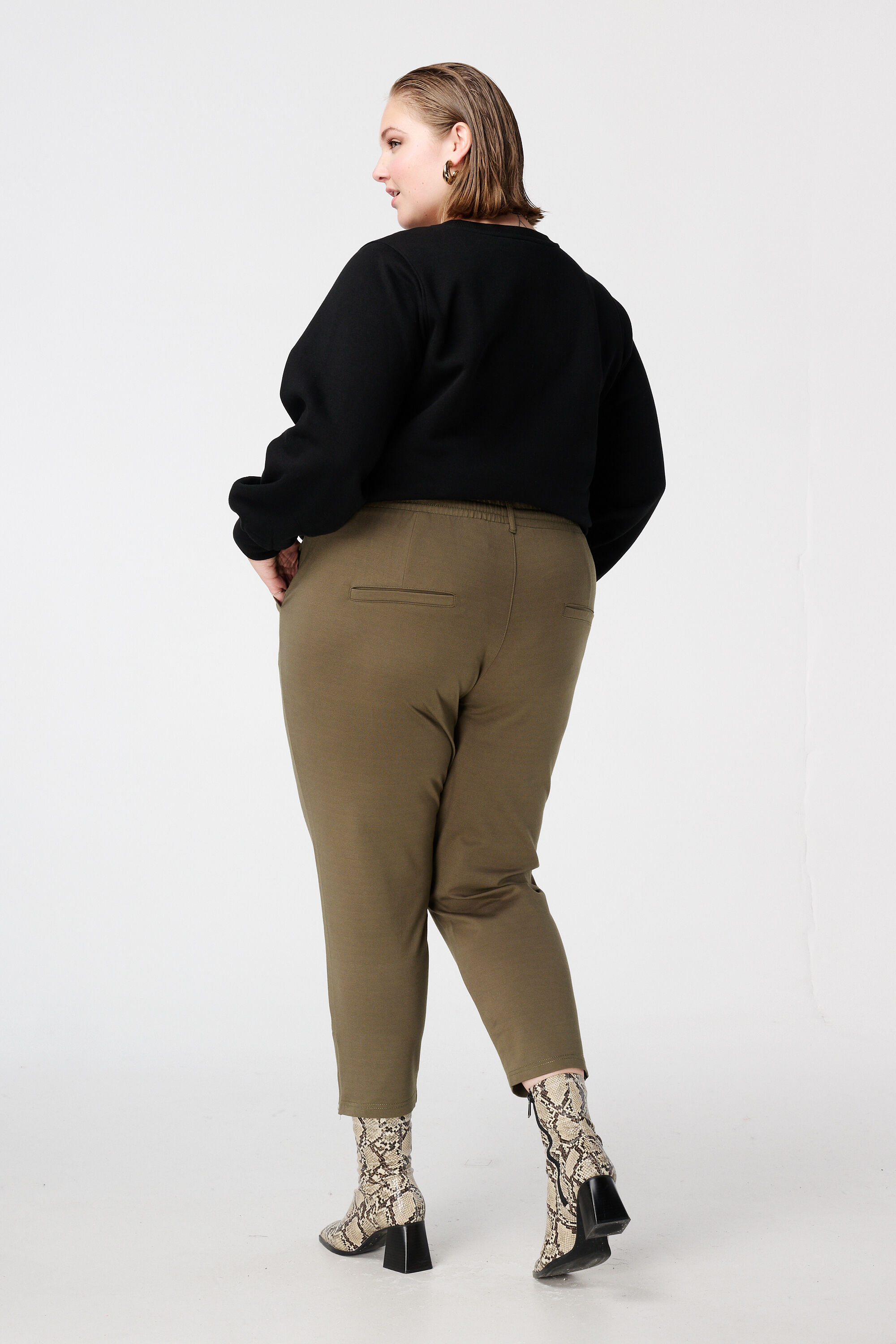 Hose mit elastischem Bund image number 3