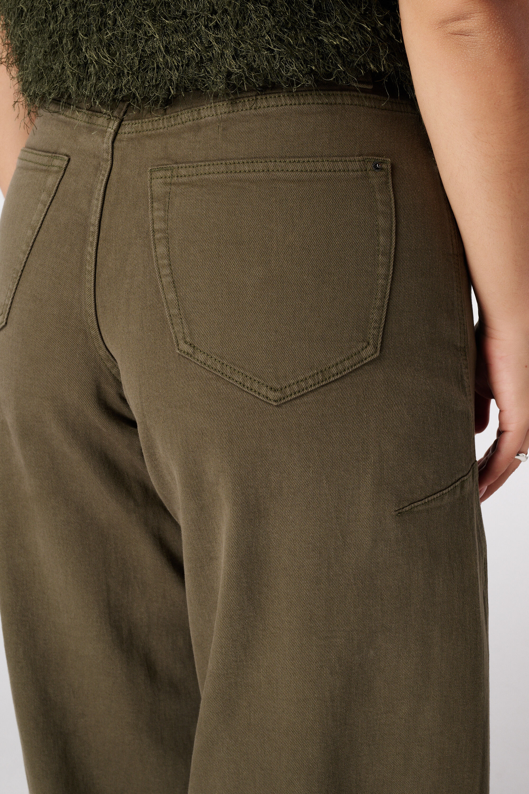 Barrel Jeans image number 4