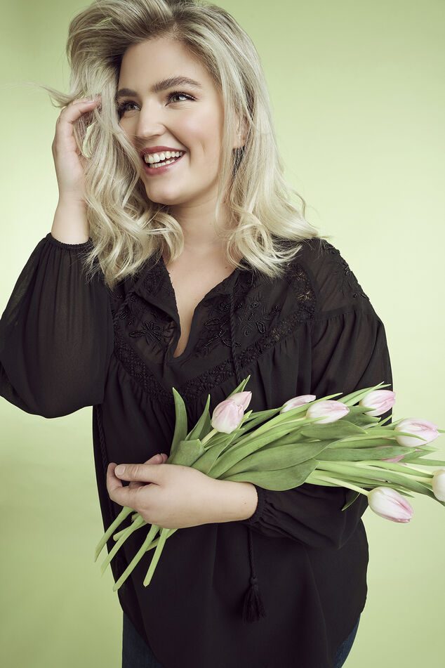 Bluse mit Spitzendetail  image number 0