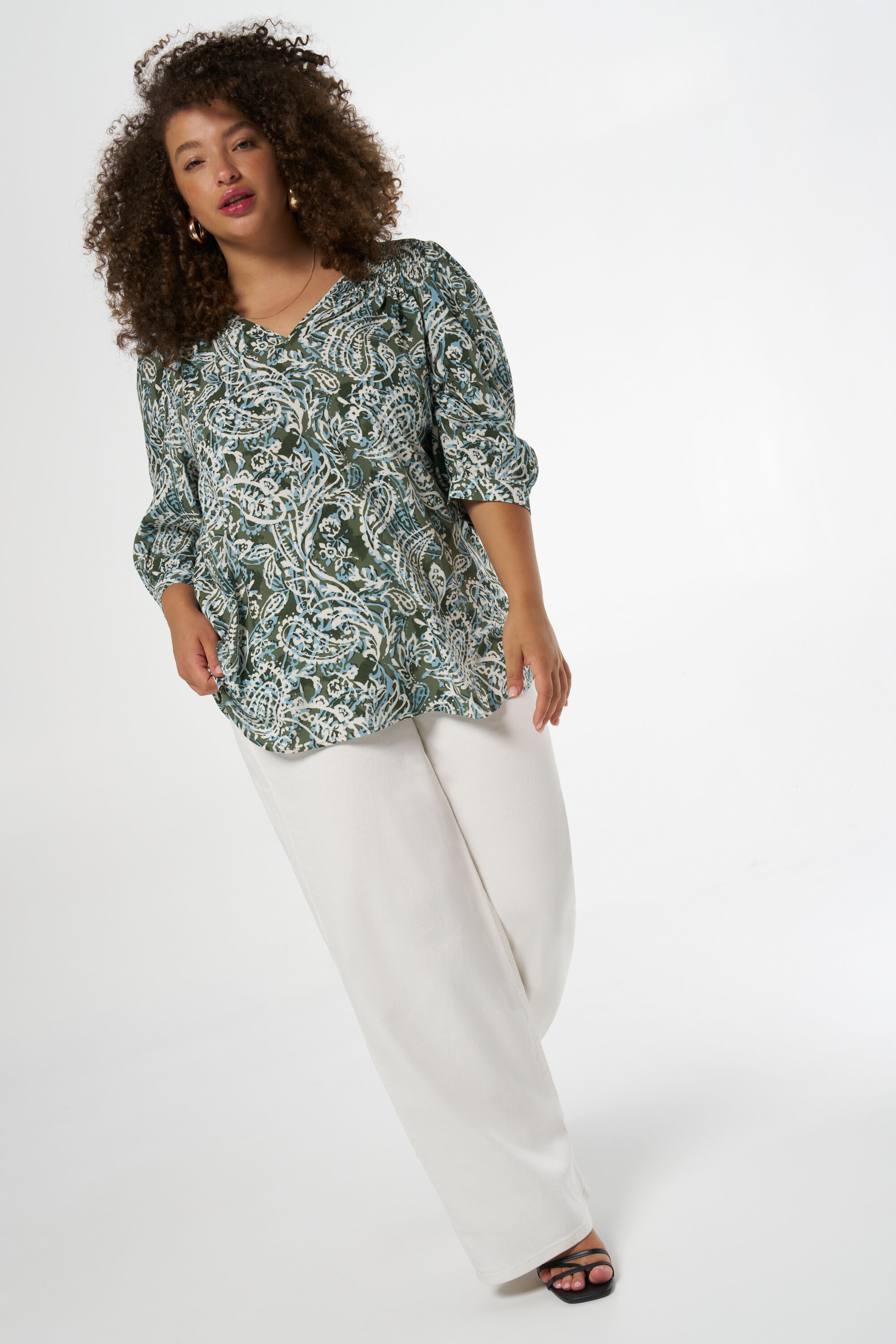 Bluse mit Smok-Verzierungen image number 5