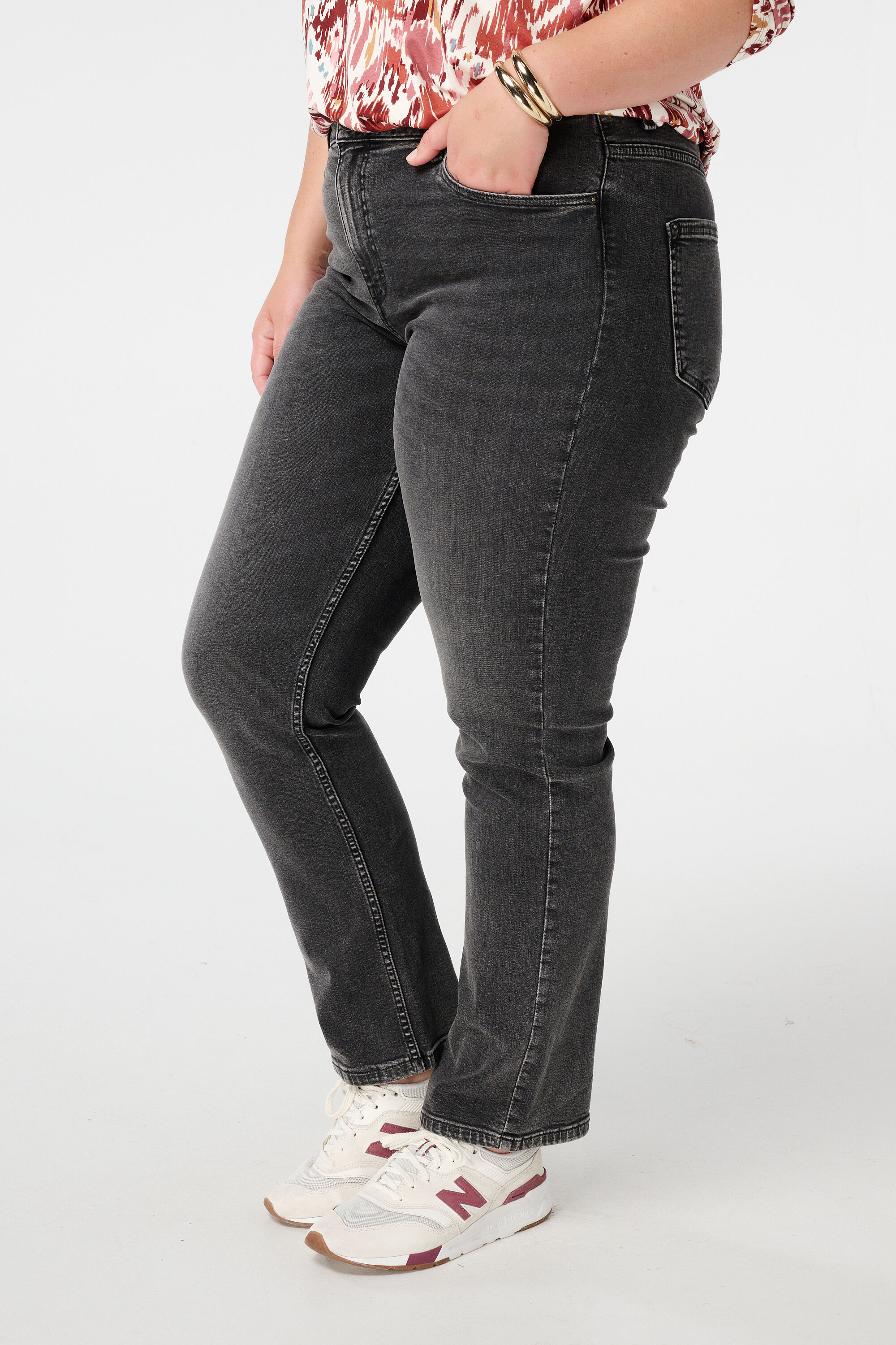 Jeans mit geradem Bein LILY image number 5